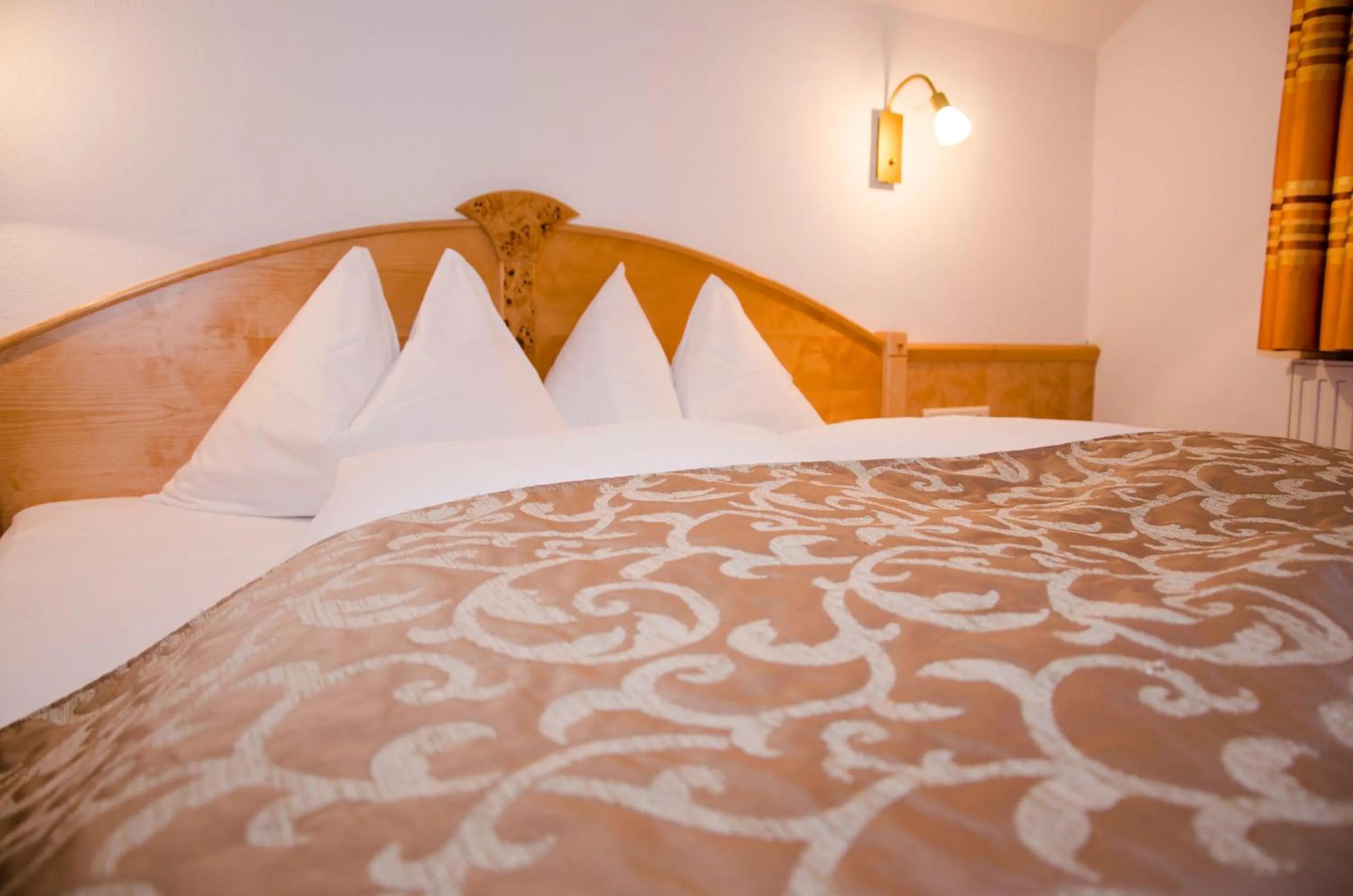 Bed in Hotel Garni Mirabell