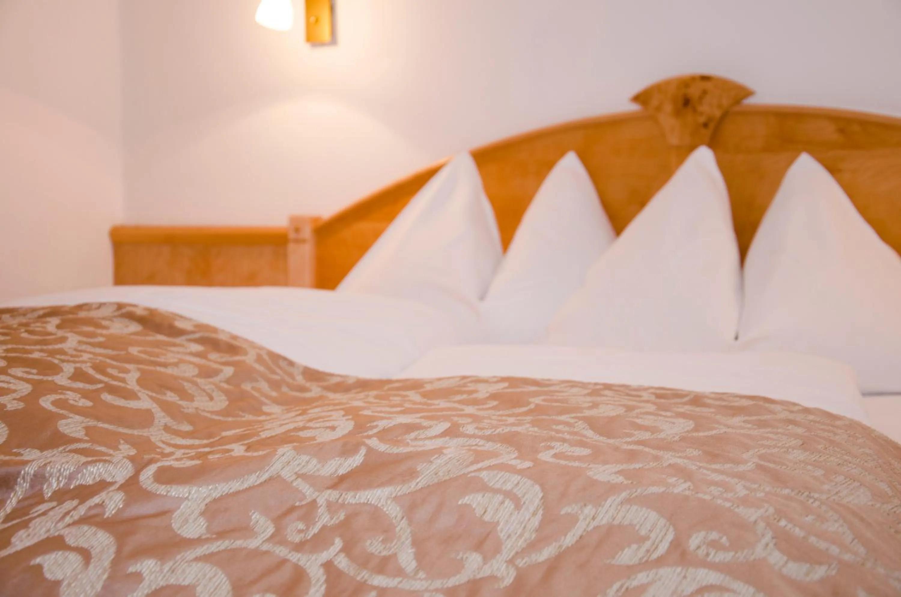 Bed in Hotel Garni Mirabell