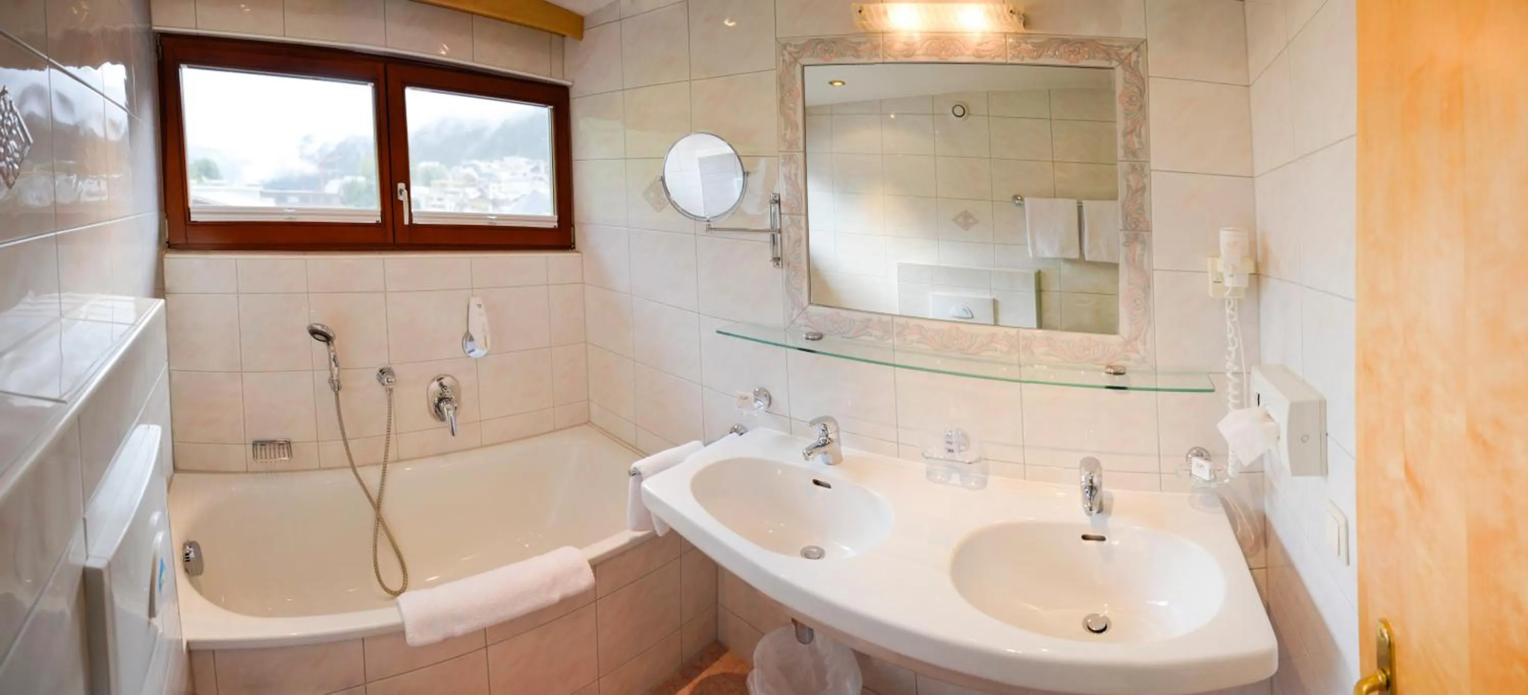 Day in Hotel Garni Mirabell