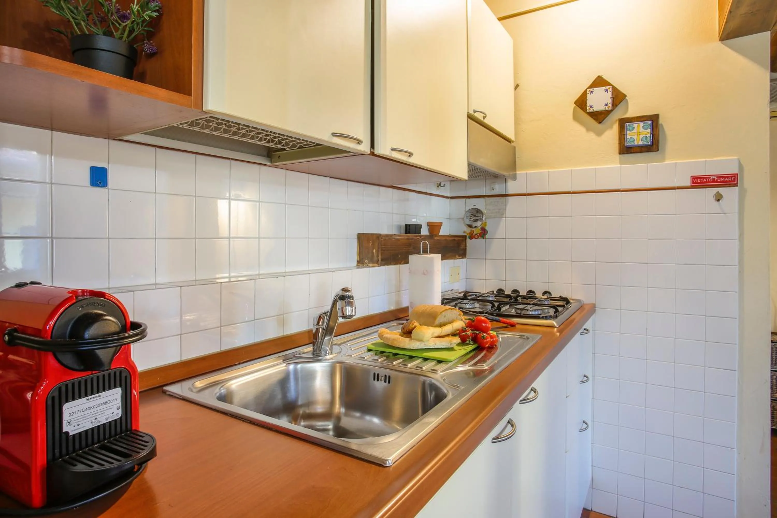 Kitchen or kitchenette in La Torre di Dante - Sweet Dreams in Florence