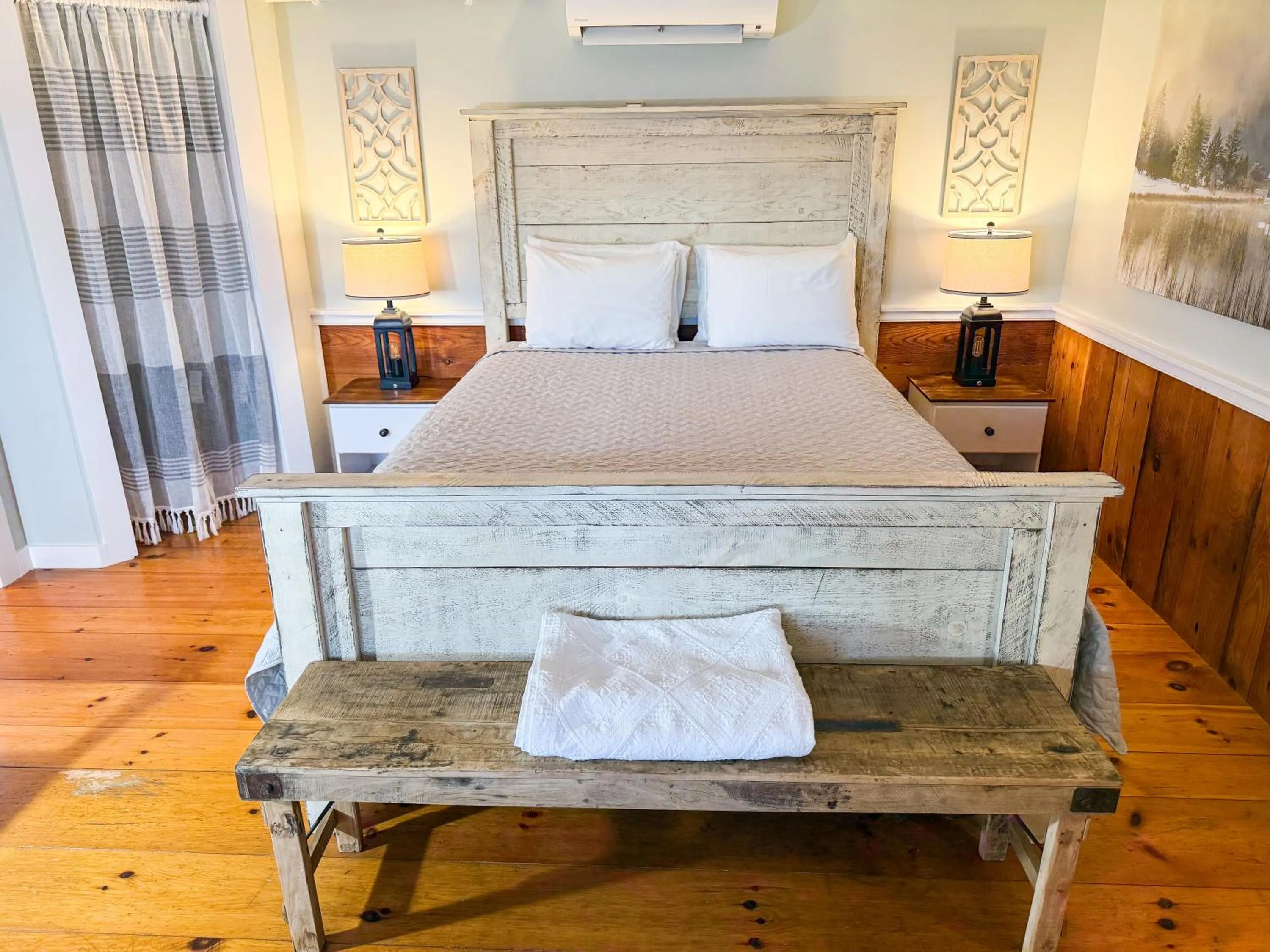 Bed in The Black Walnut Inn