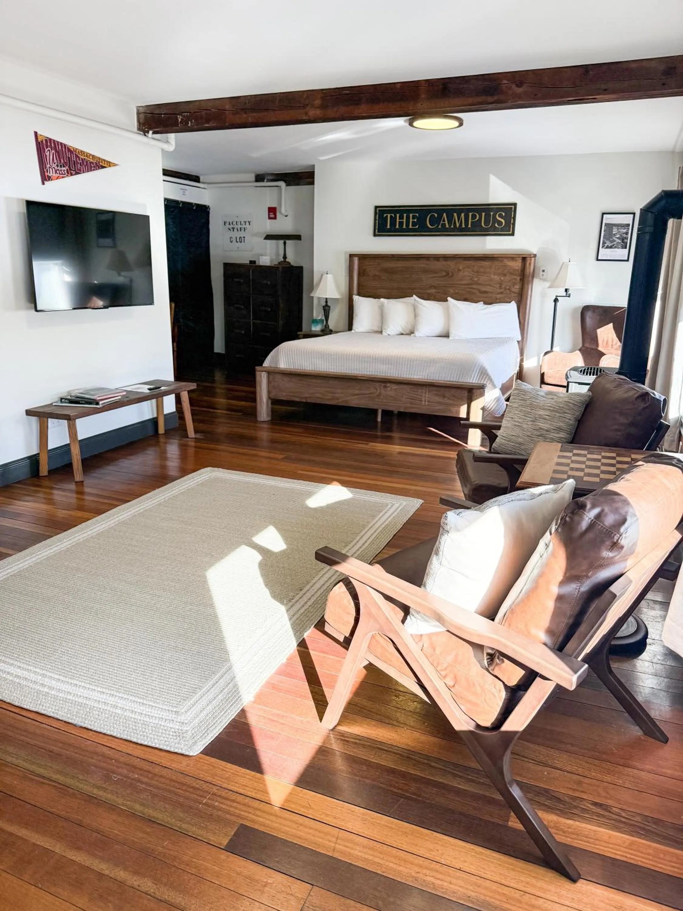 Bed in The Black Walnut Inn