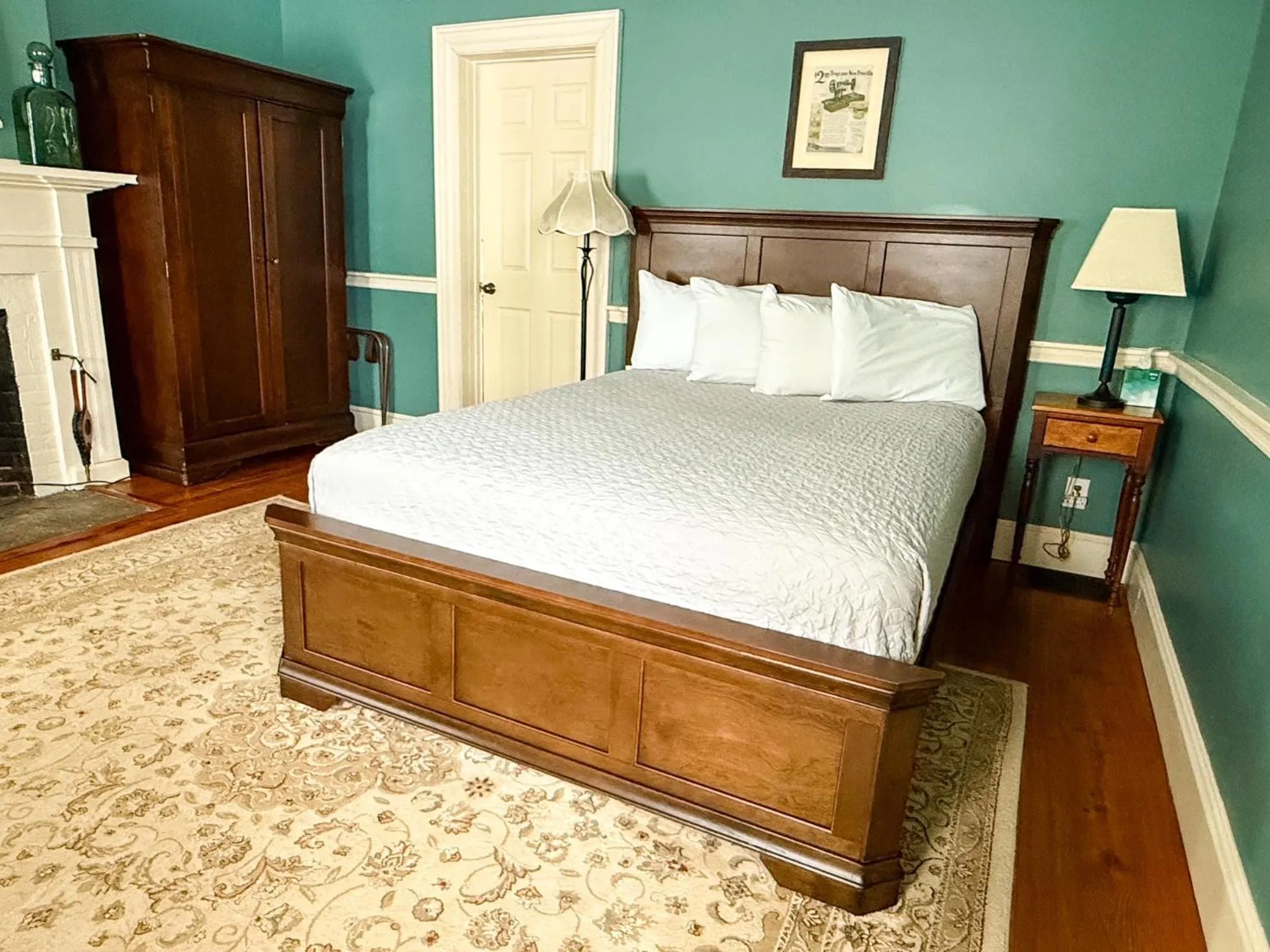 Bed in The Black Walnut Inn