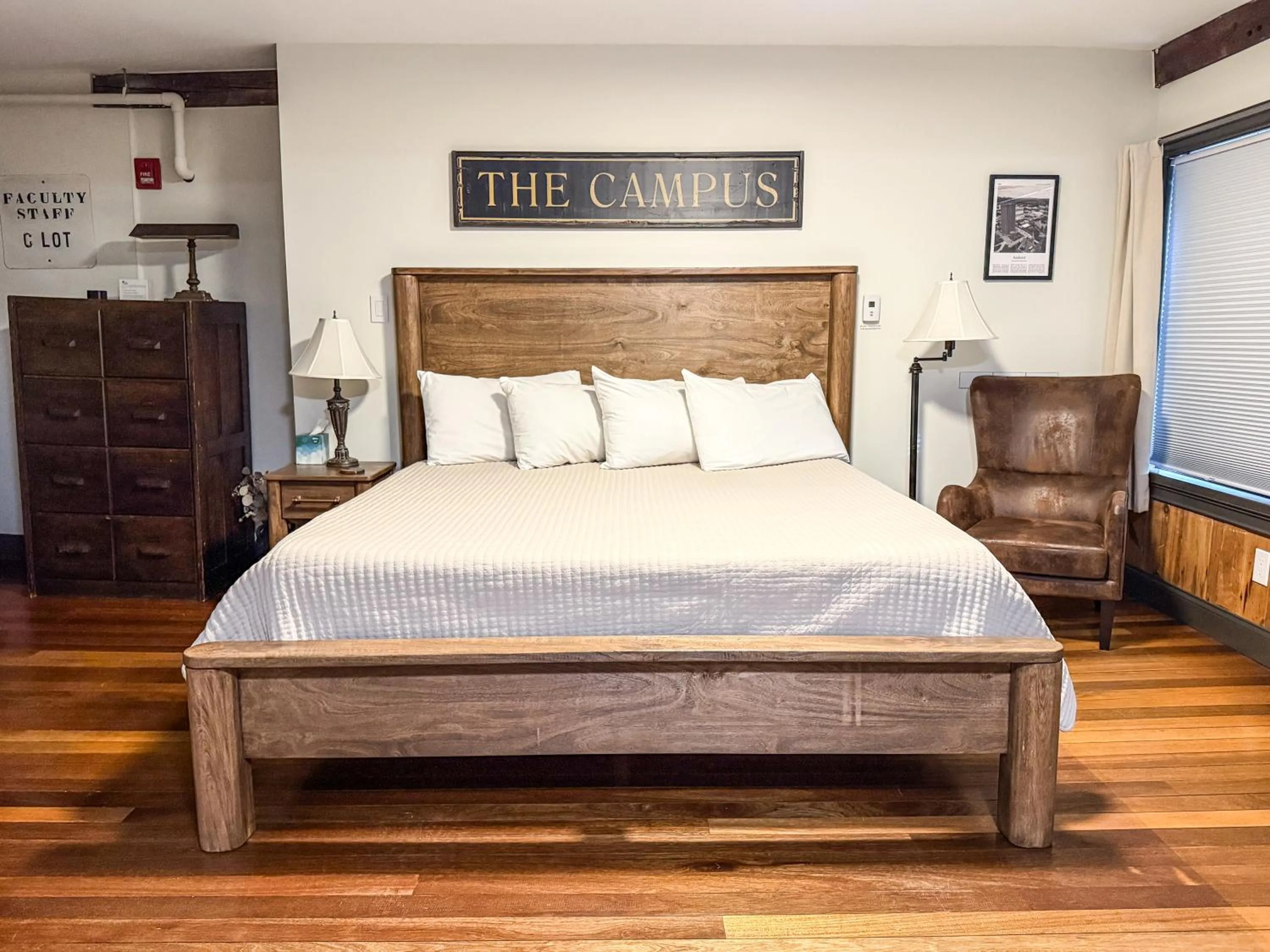Bed in The Black Walnut Inn