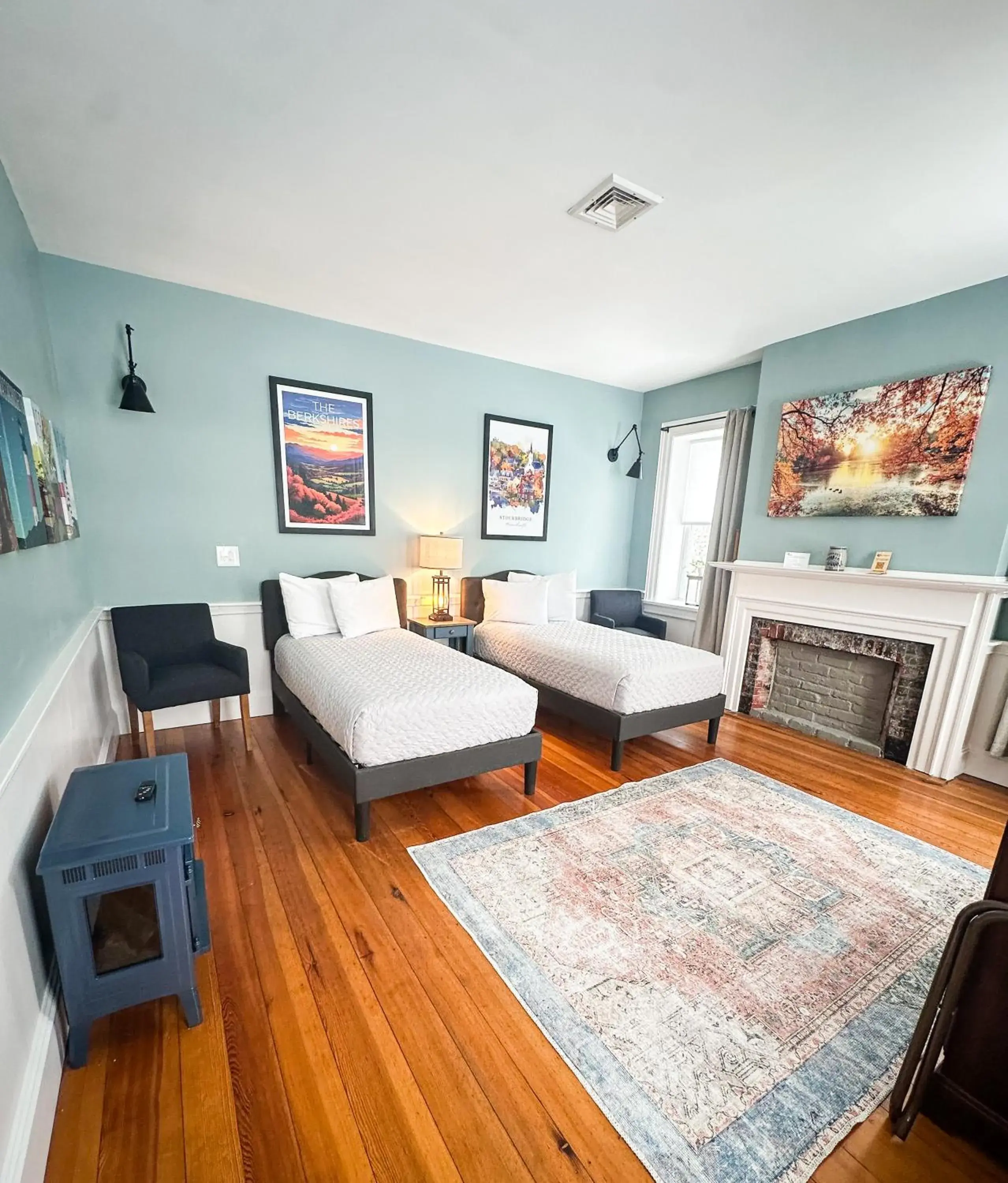 Standard Twin Room in The Black Walnut Inn Standard Twin Room in The Black Walnut Inn