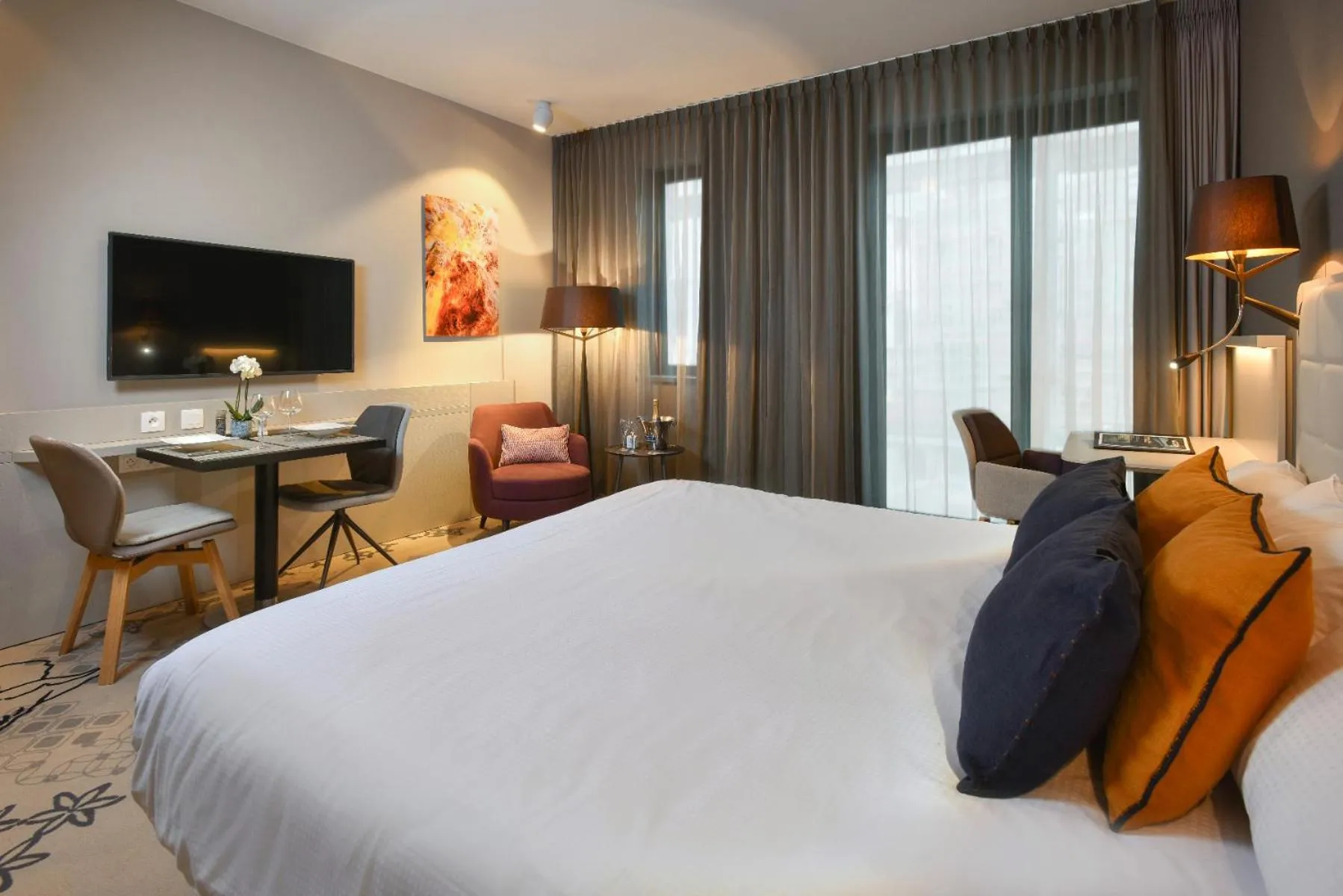 Photo of the whole room, Bed in Martin's All Suites