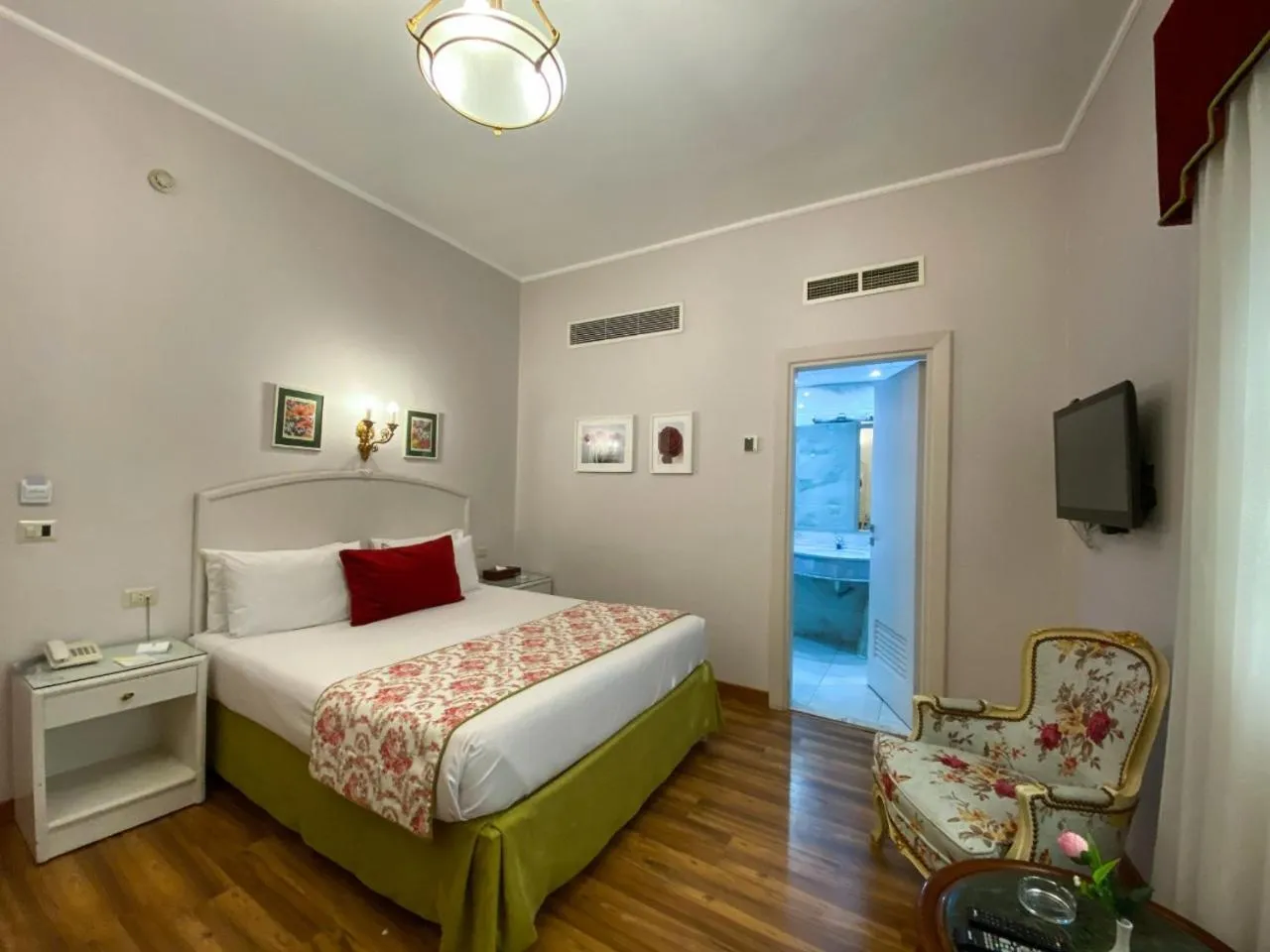 Bed in San Giovanni Stanly Hotel