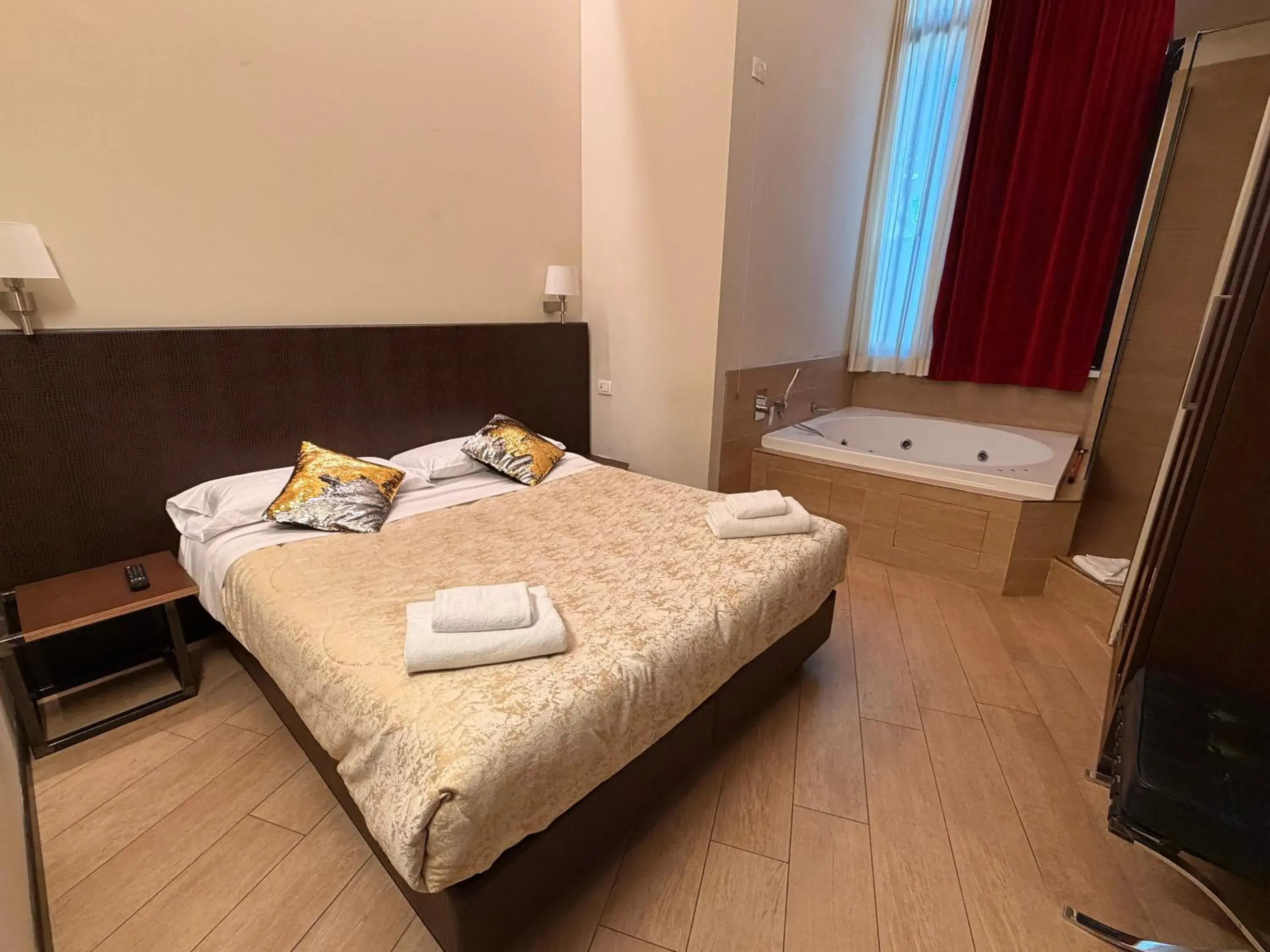 Deluxe Double Room in Arena Luxury Suite Deluxe Double Room in Arena Luxury Suite