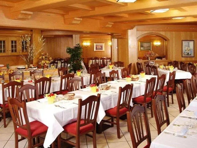Restaurant/places to eat in Sport Hotel Pampeago