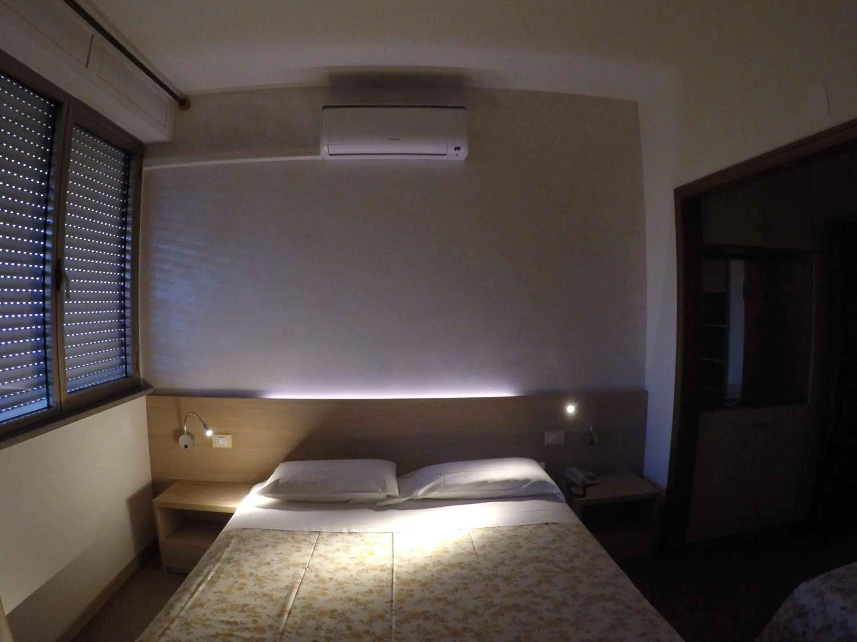 Decorative detail, Bed in Albergo Nyers