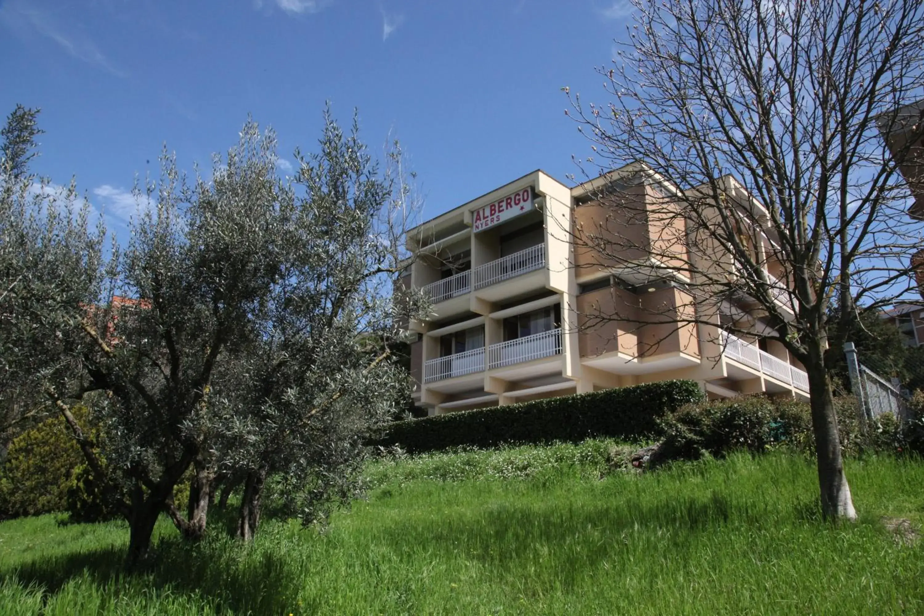 Facade/entrance, Property Building in Albergo Nyers