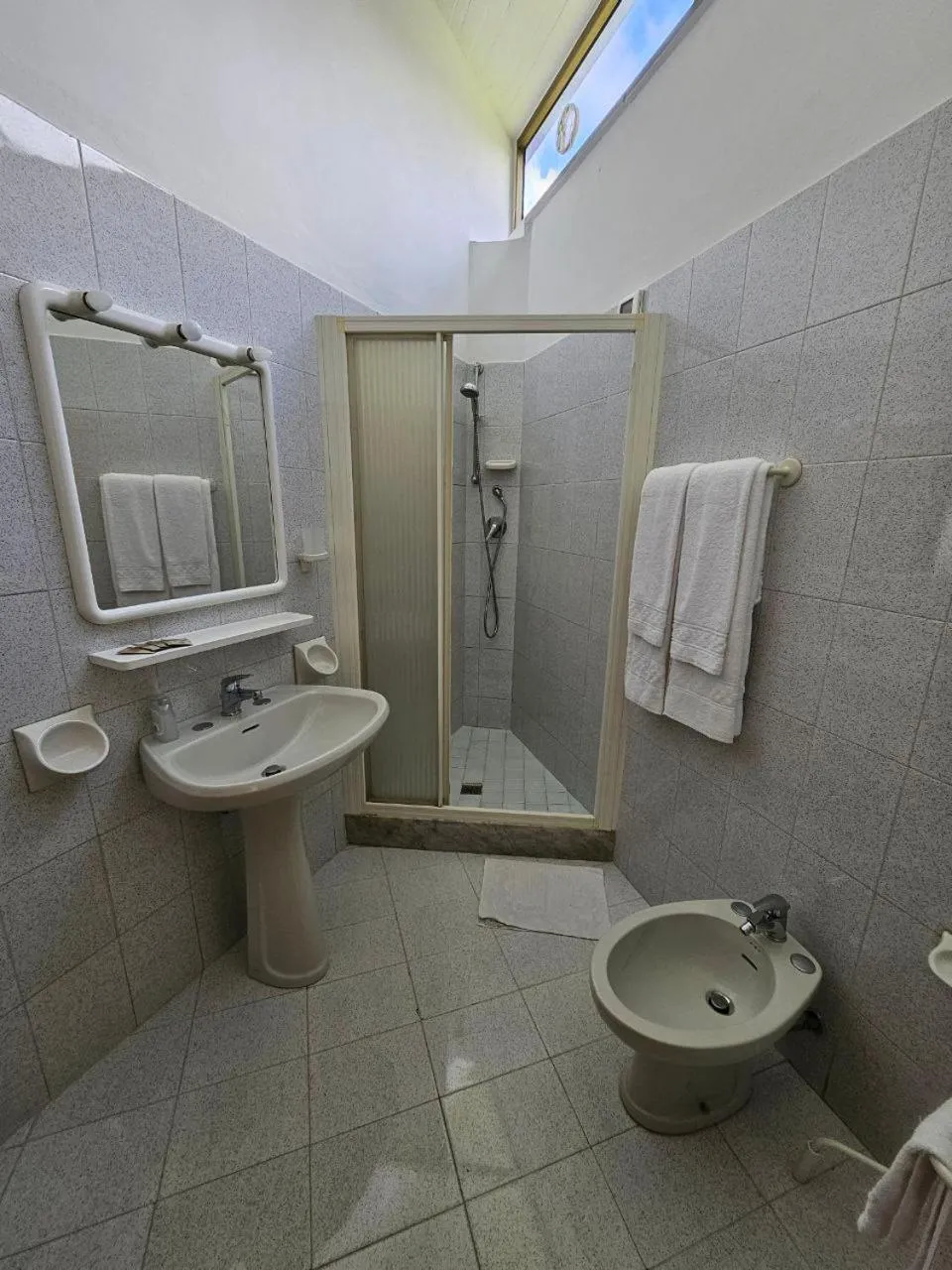 Shower in Albergo Nyers