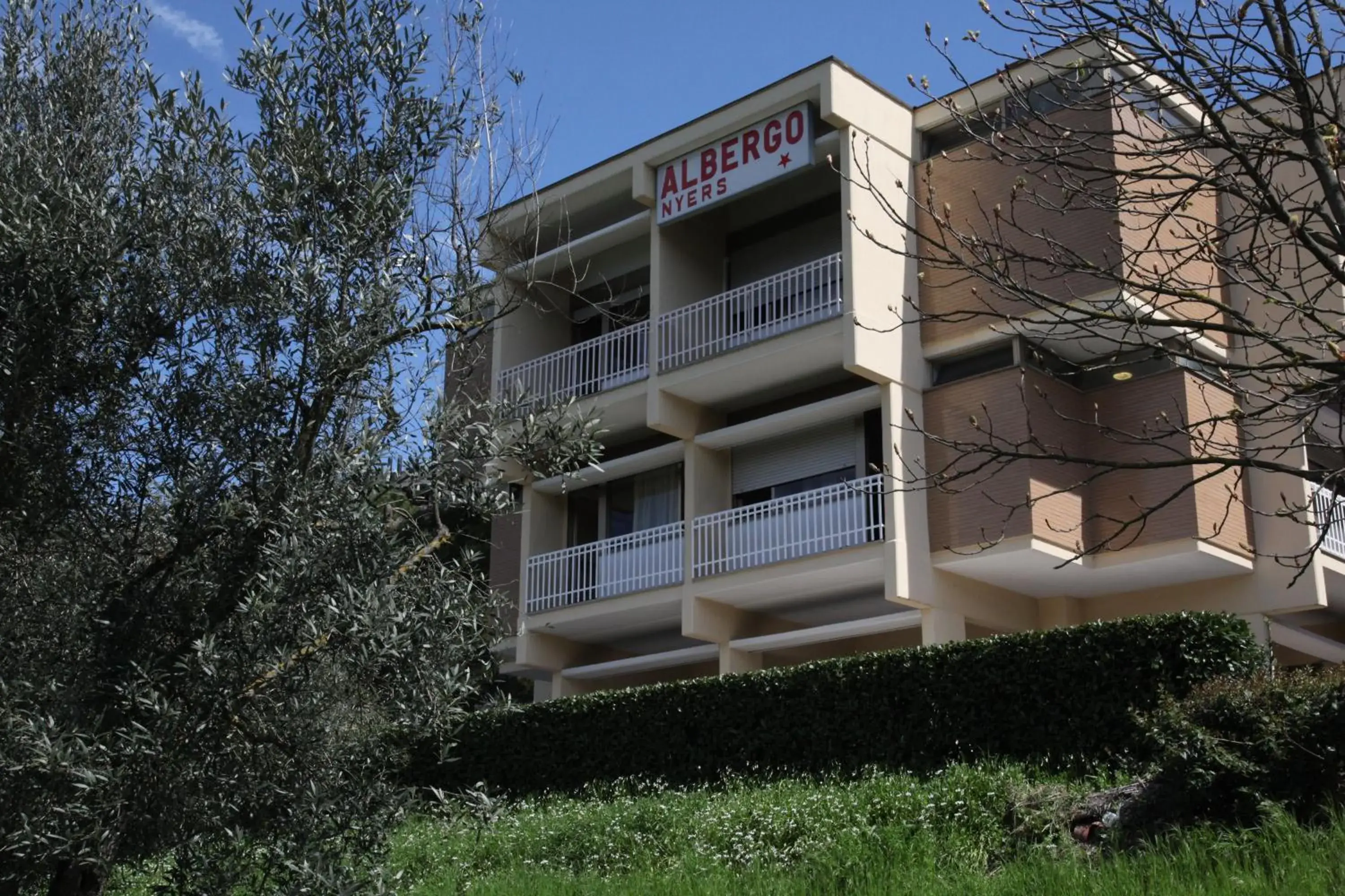 Facade/entrance, Property Building in Albergo Nyers