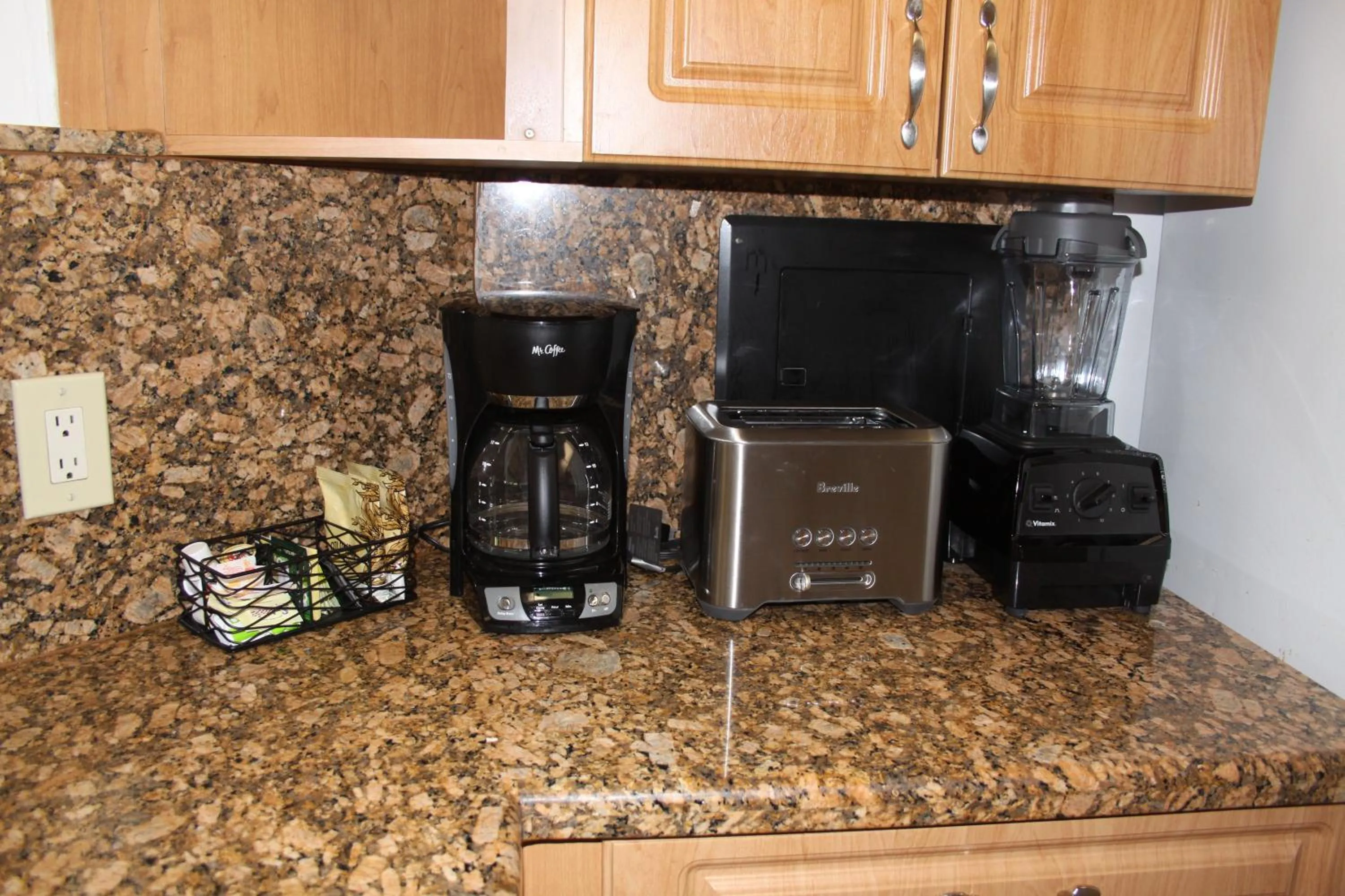 Coffee/tea facilities in Coco Plum Beach & Tennis Club & Marina