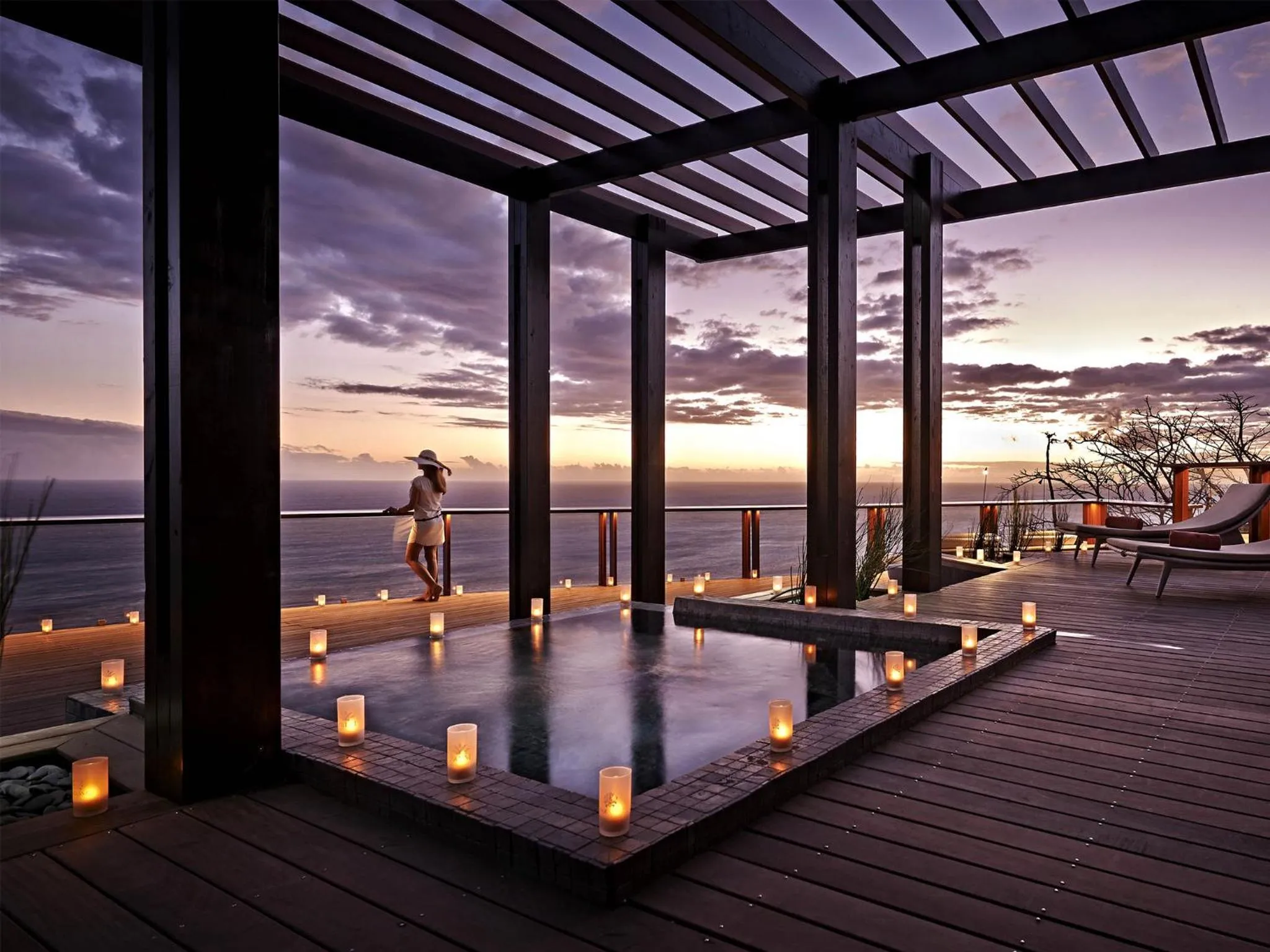 Hot Tub in Palm Hotel & Spa