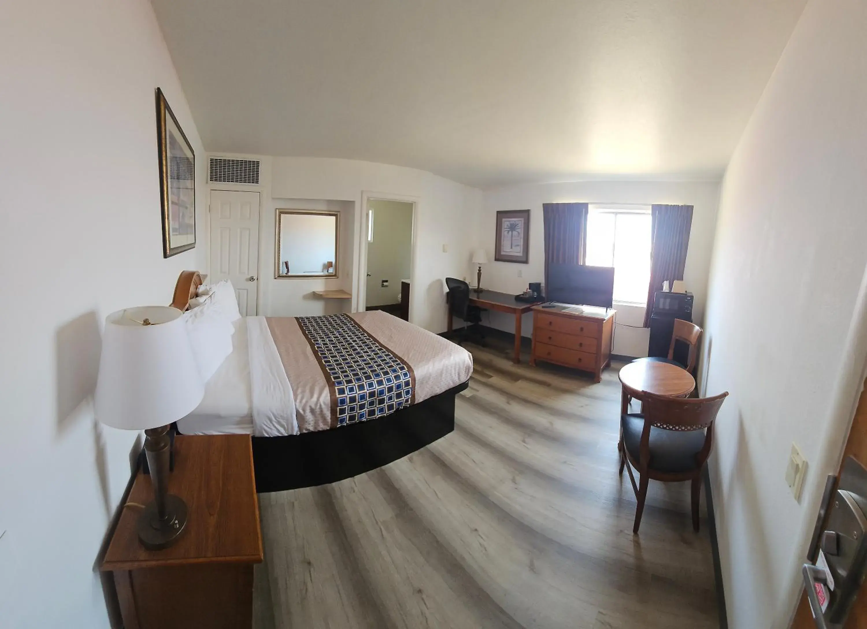 Queen Room - Non-Smoking in North Coast Inn Queen Room - Non-Smoking in North Coast Inn