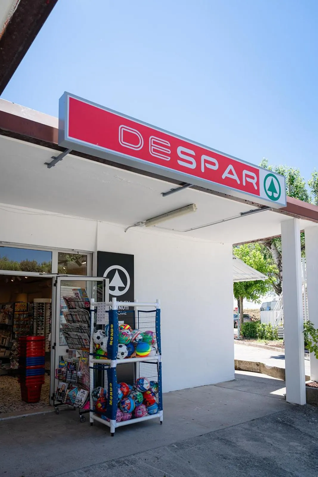 Supermarket/grocery shop in Club del Sole Tenuta Primero Grado Family Collection