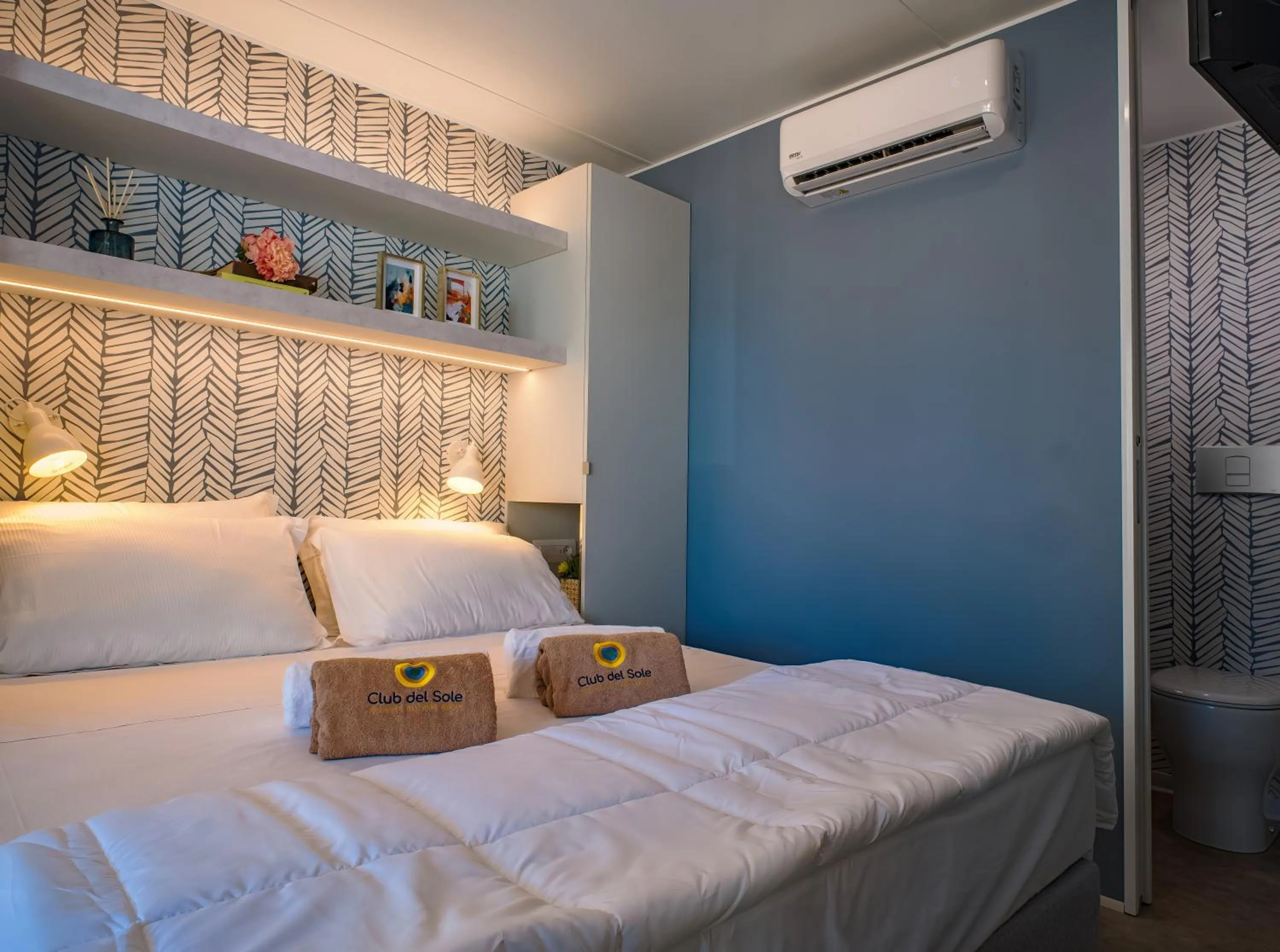 Photo of the whole room, Bed in Club del Sole Tenuta Primero Grado Family Collection