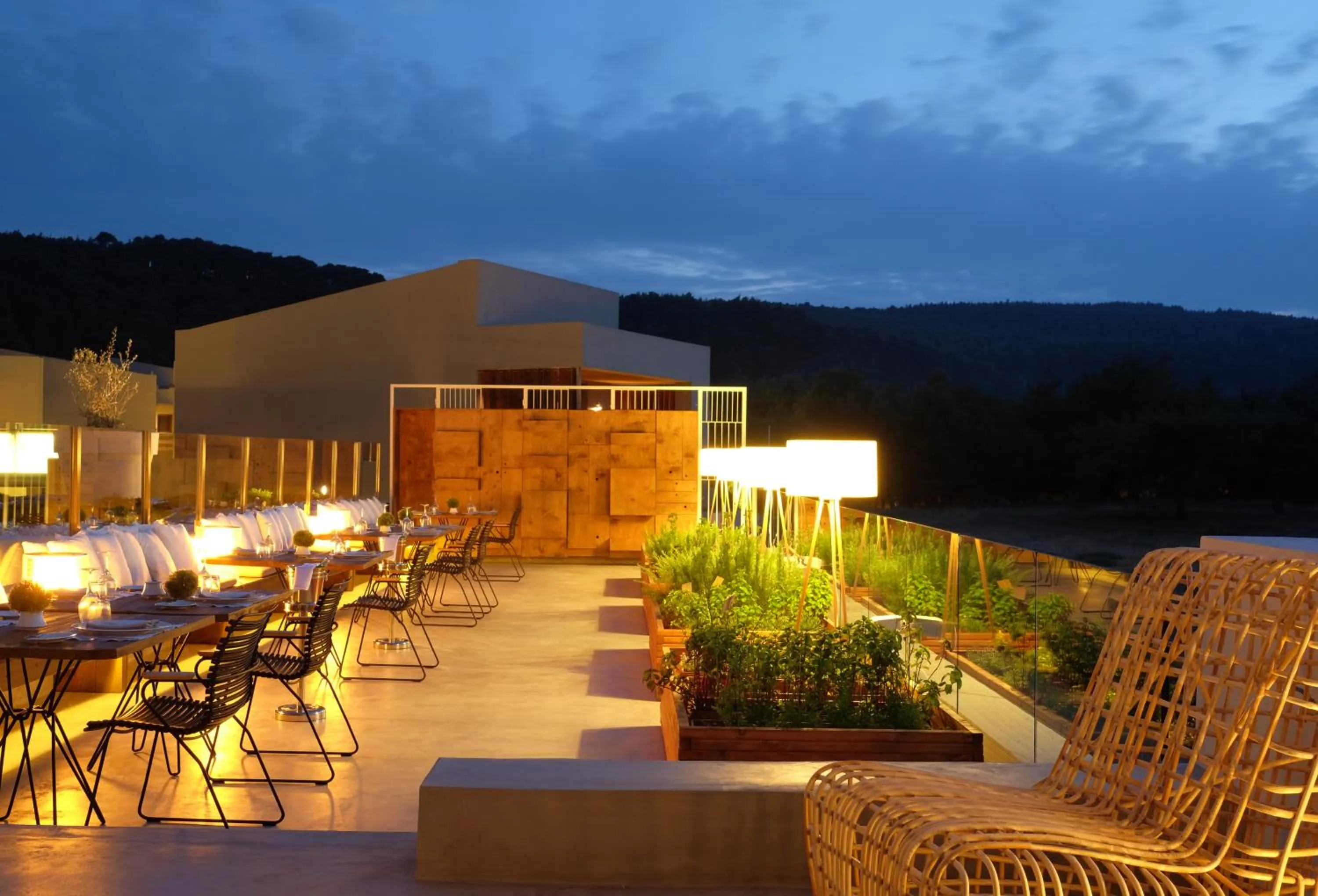 Restaurant/places to eat in Thalatta Seaside Hotel