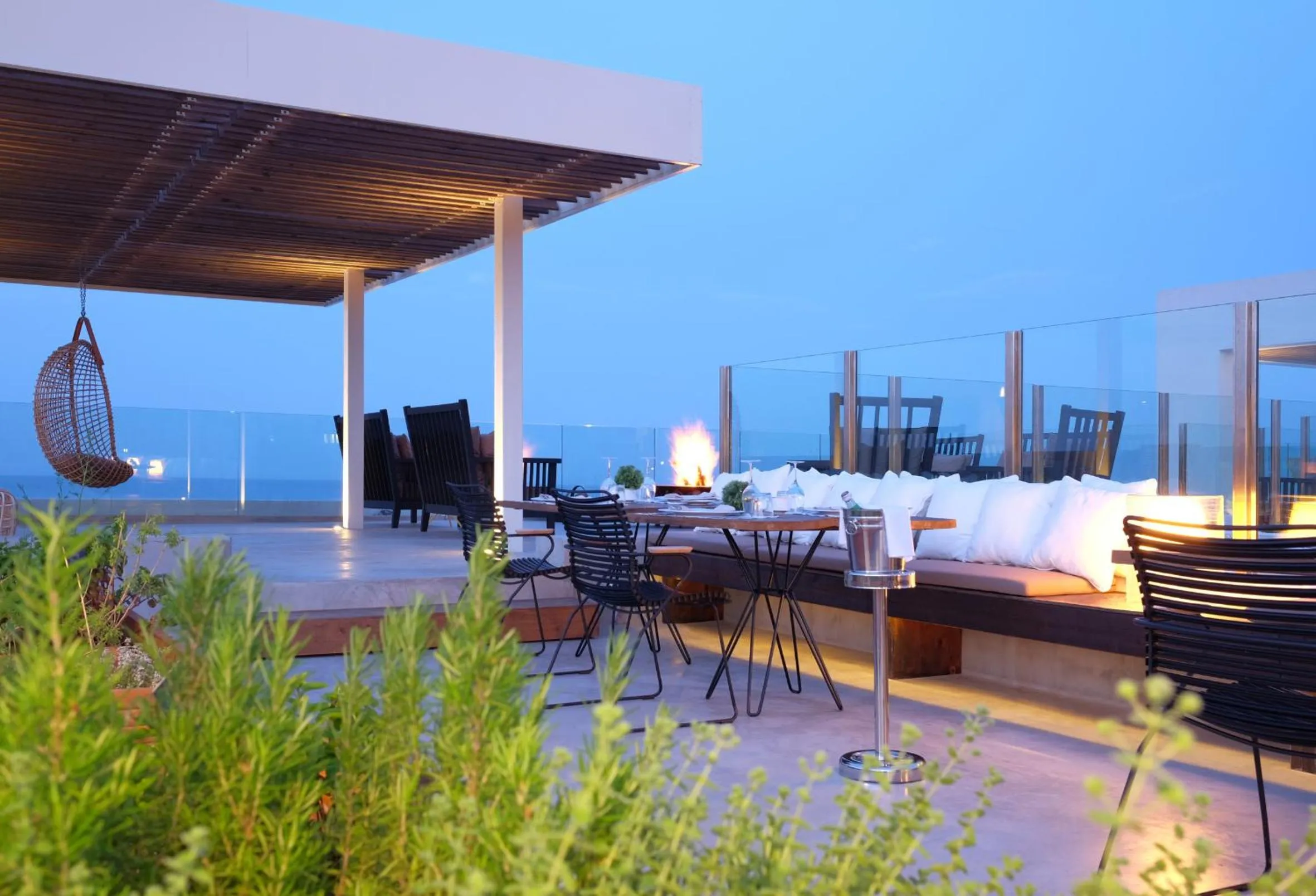 Restaurant/places to eat in Thalatta Seaside Hotel