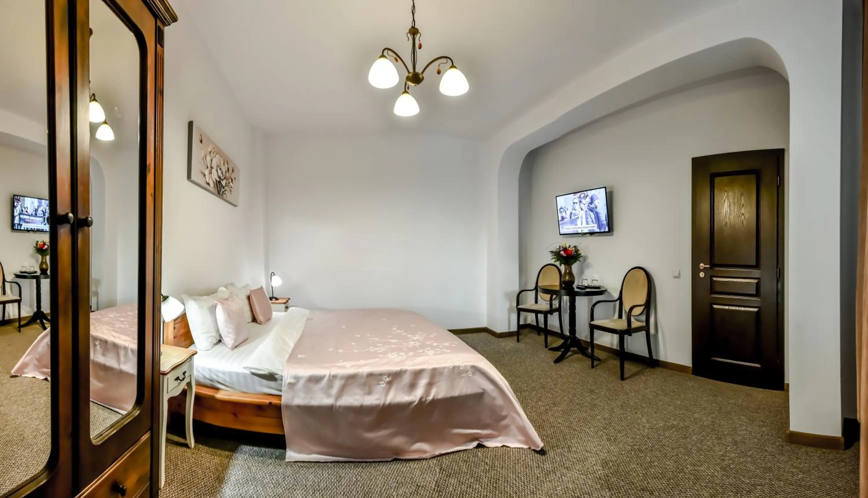 Photo of the whole room, Bed in Noblesse House