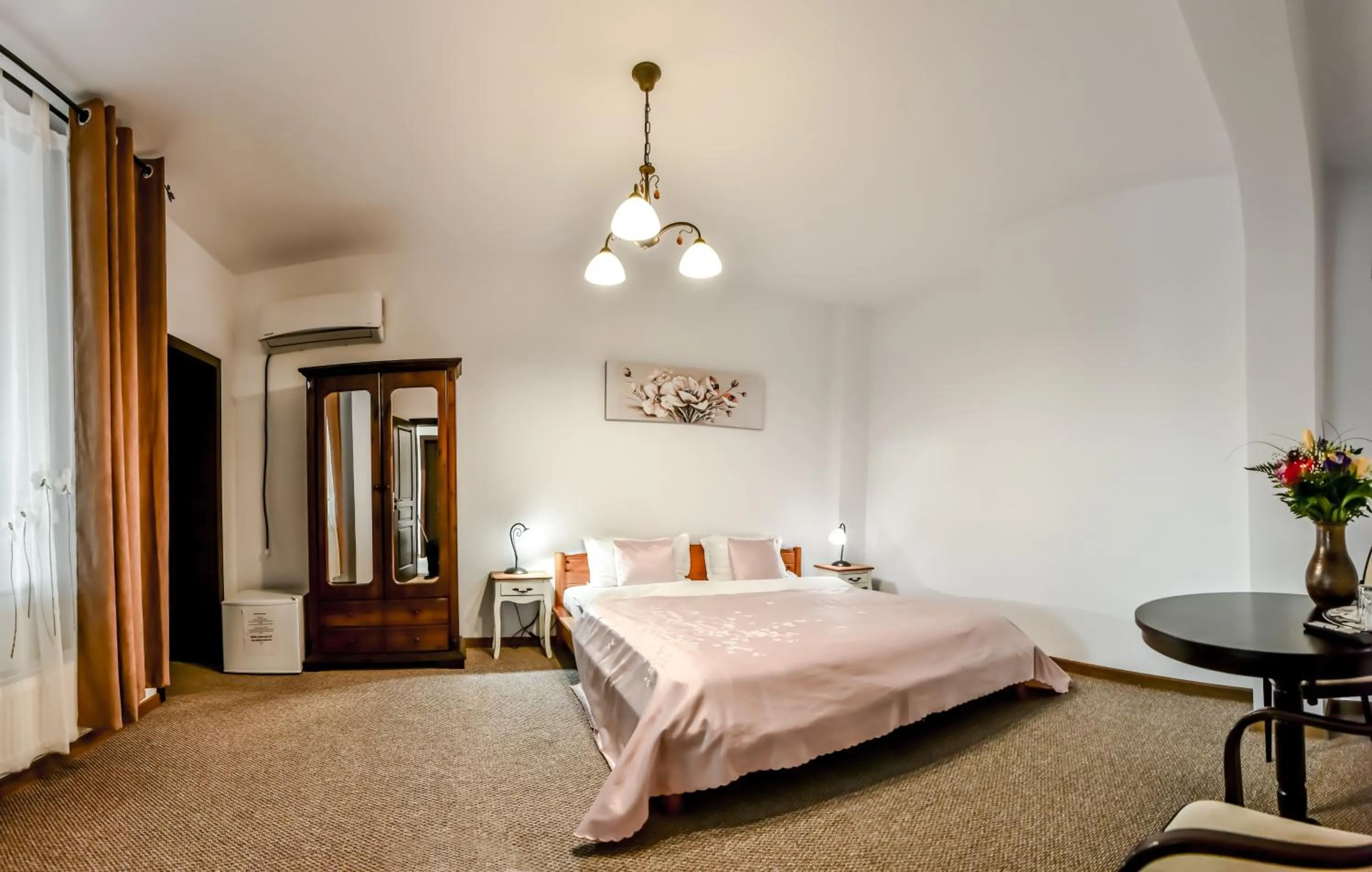 Photo of the whole room, Bed in Noblesse House