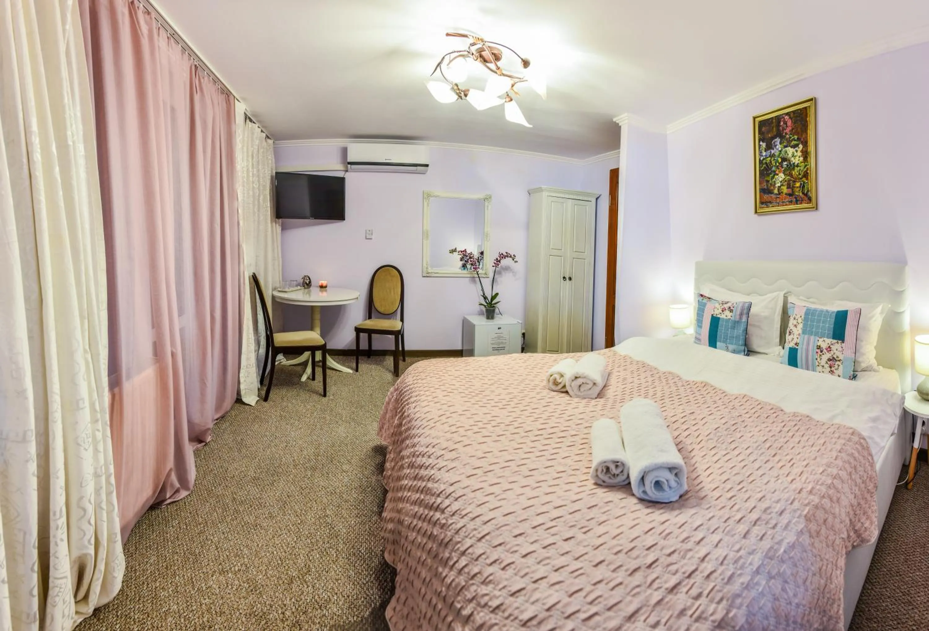Photo of the whole room, Bed in Noblesse House