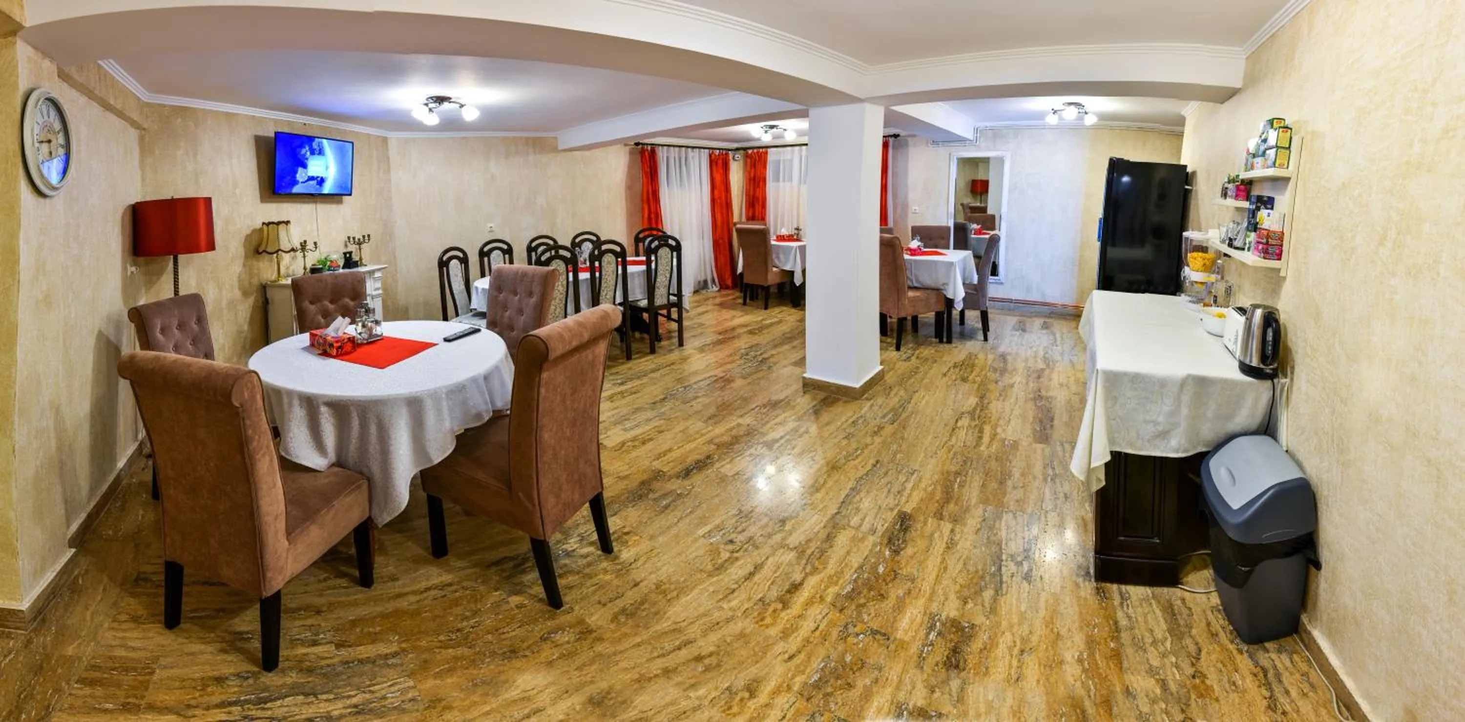 Restaurant/places to eat in Noblesse House