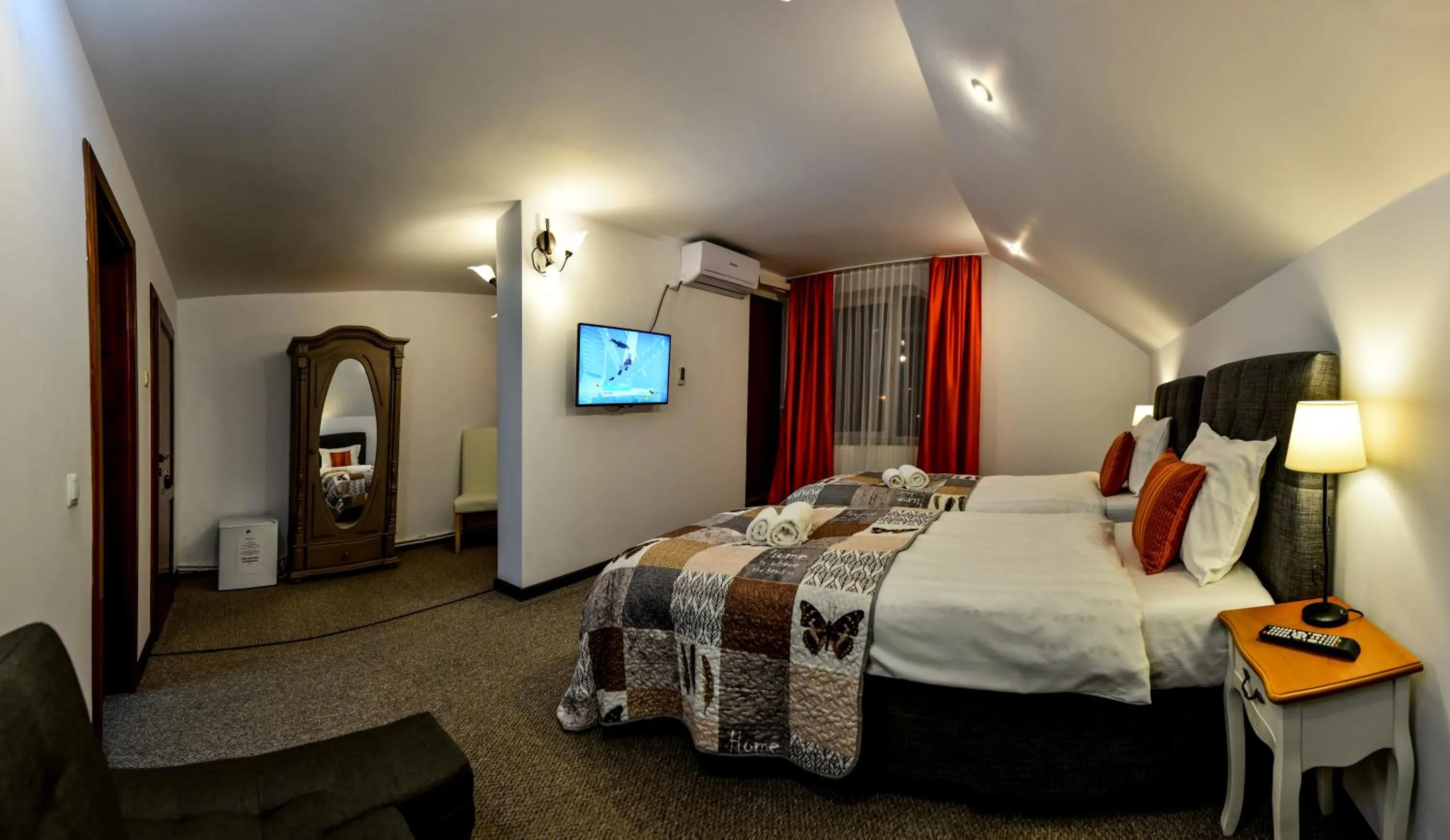 Photo of the whole room, Bed in Noblesse House