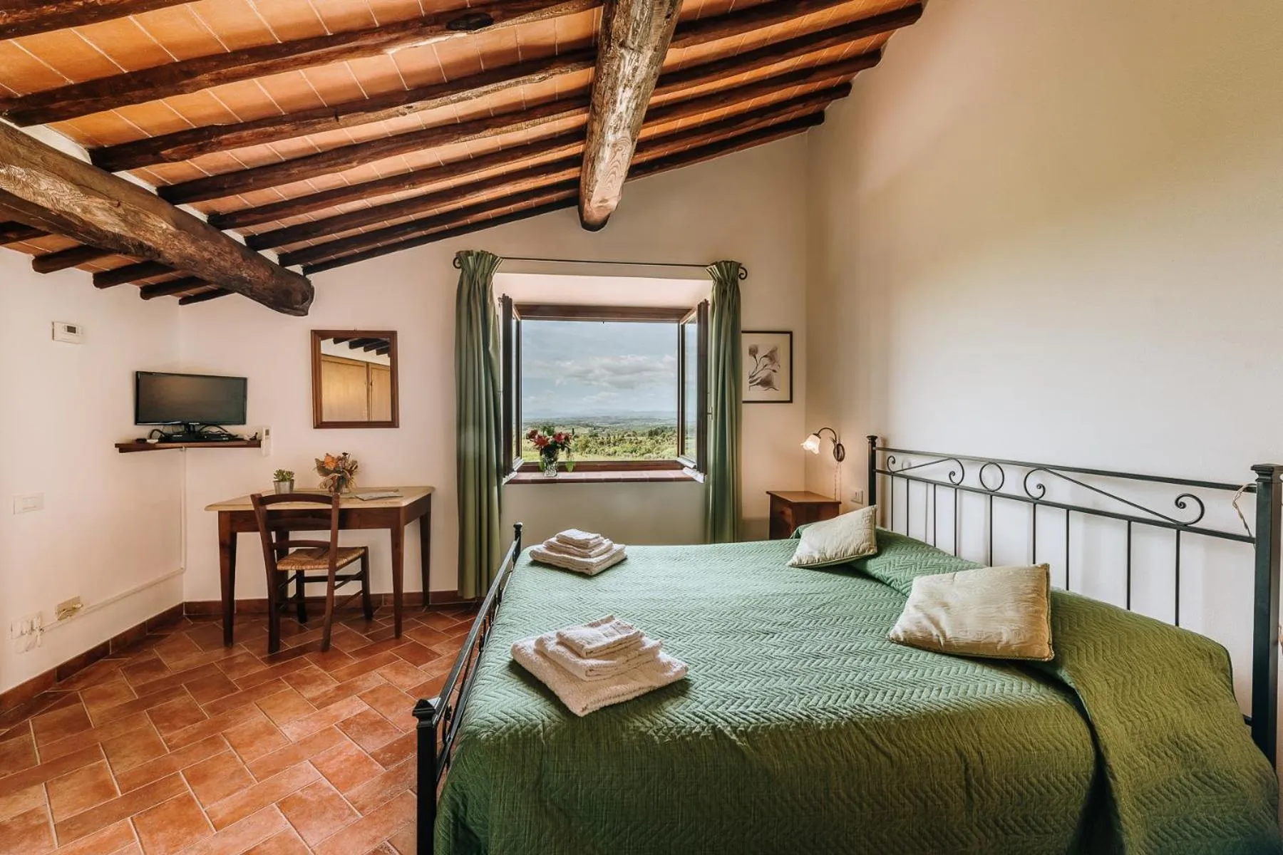 Photo of the whole room, Bed in Villa Di Sotto