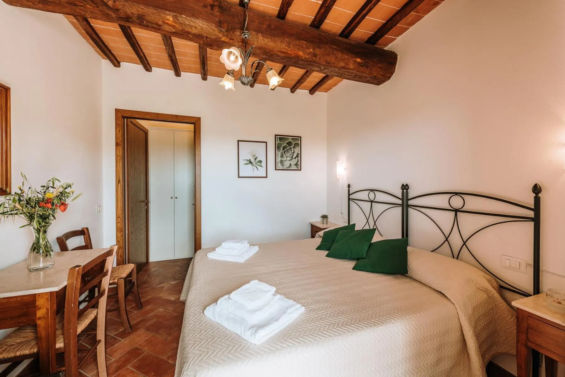 Photo of the whole room, Bed in Villa Di Sotto