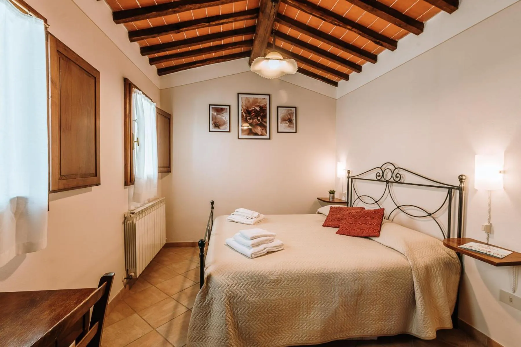 Photo of the whole room, Bed in Villa Di Sotto