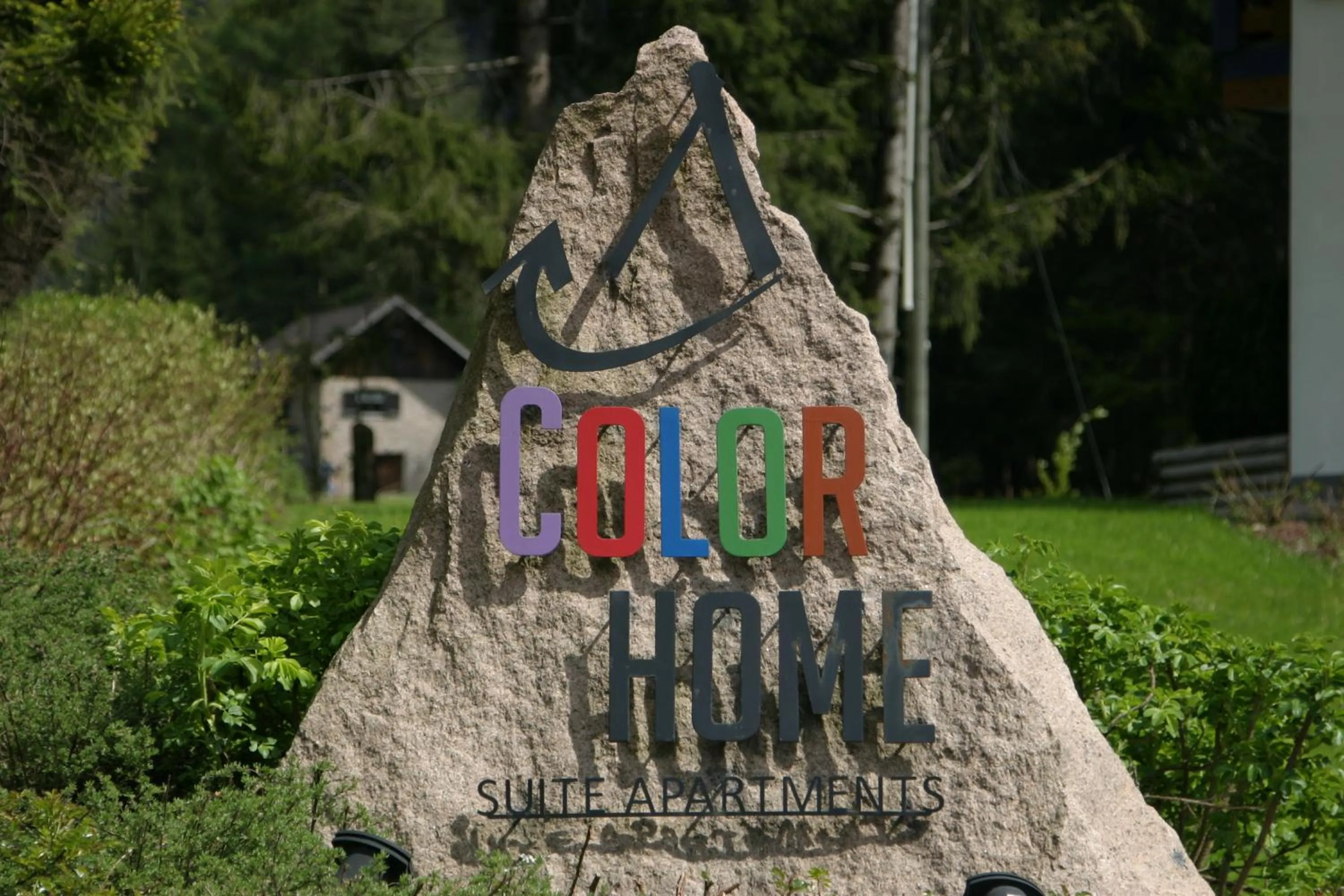 Day in Color Home Suite Apartments