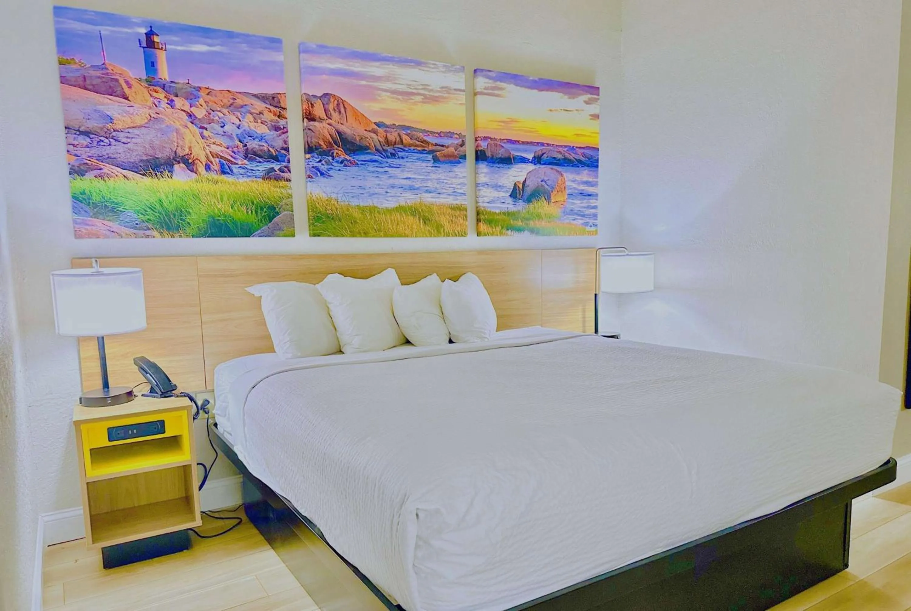 Photo of the whole room, Bed in Days Inn by Wyndham Rutland/Killington Area