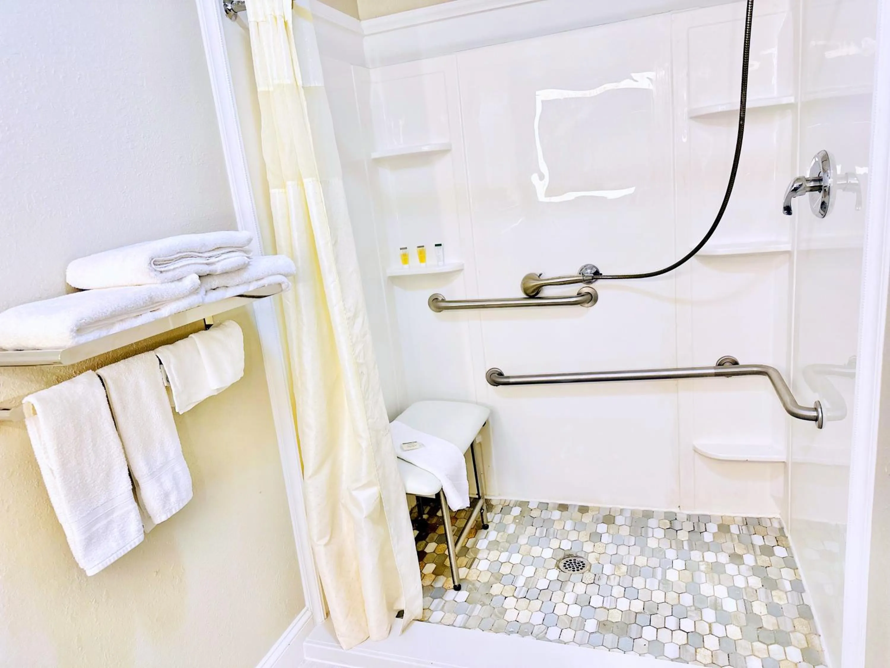 acessibility in Days Inn by Wyndham Rutland/Killington Area