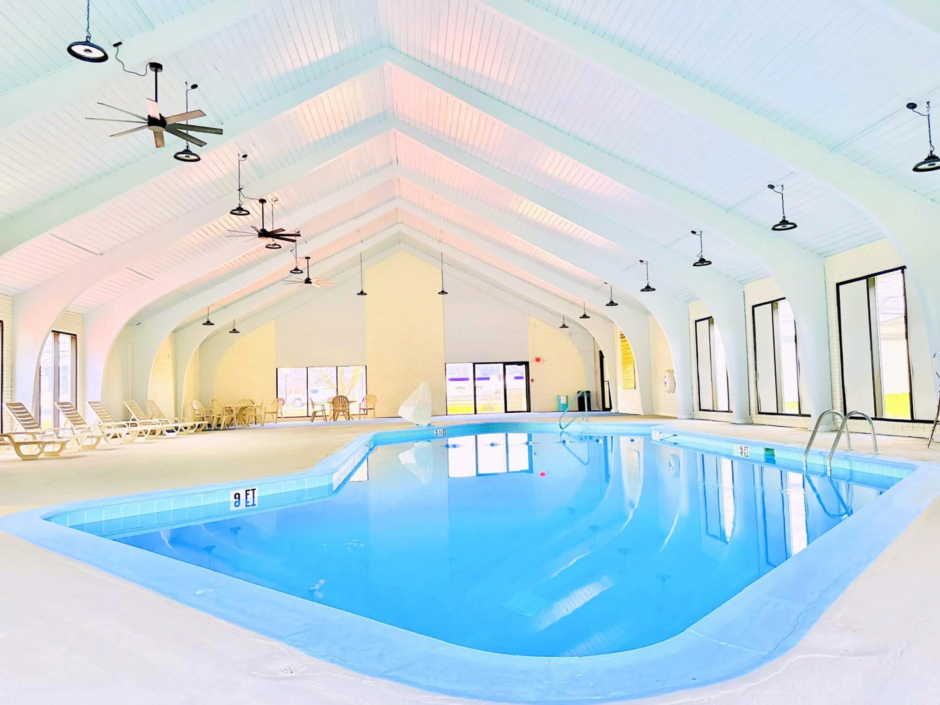 Swimming pool in Days Inn by Wyndham Rutland/Killington Area