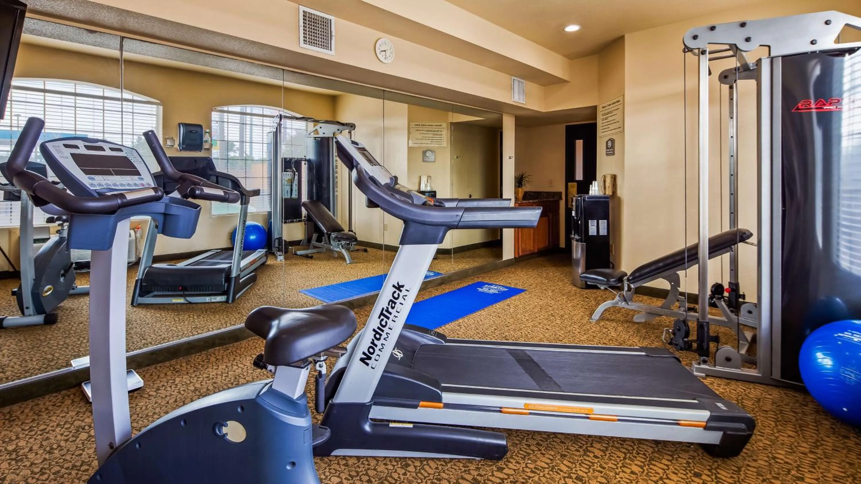 Fitness centre/facilities in Best Western Windsor Pointe Hotel & Suites-Frost Bank Center