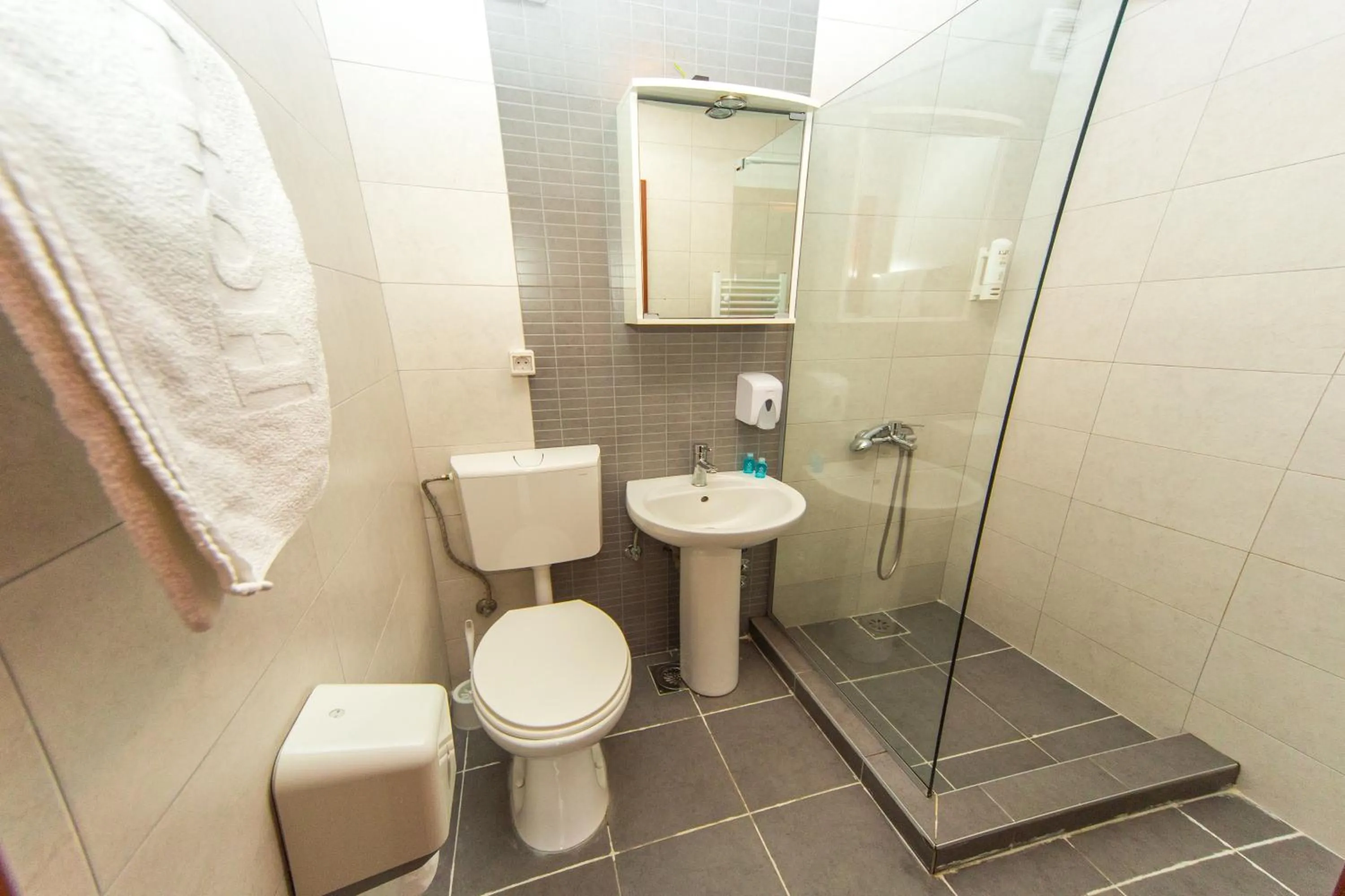 Shower in Hotel Pine