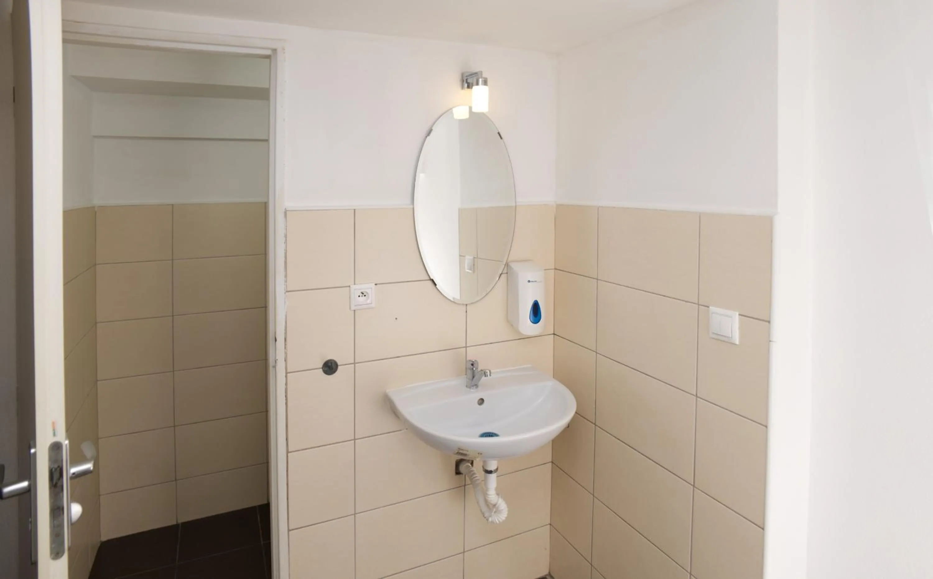 Shower in Hostel Old Town