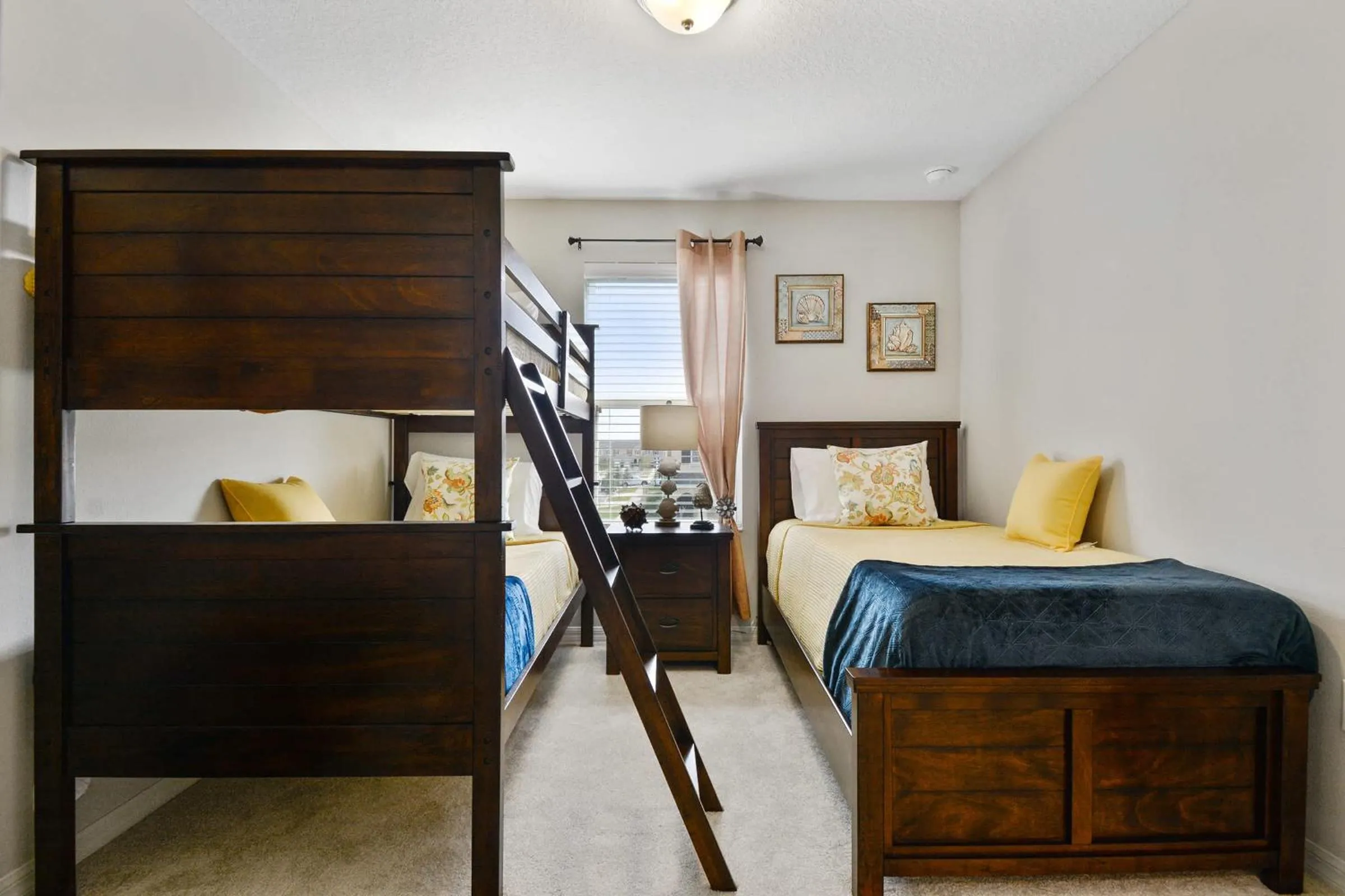 Bed in Four Bedrooms TownHome 5161