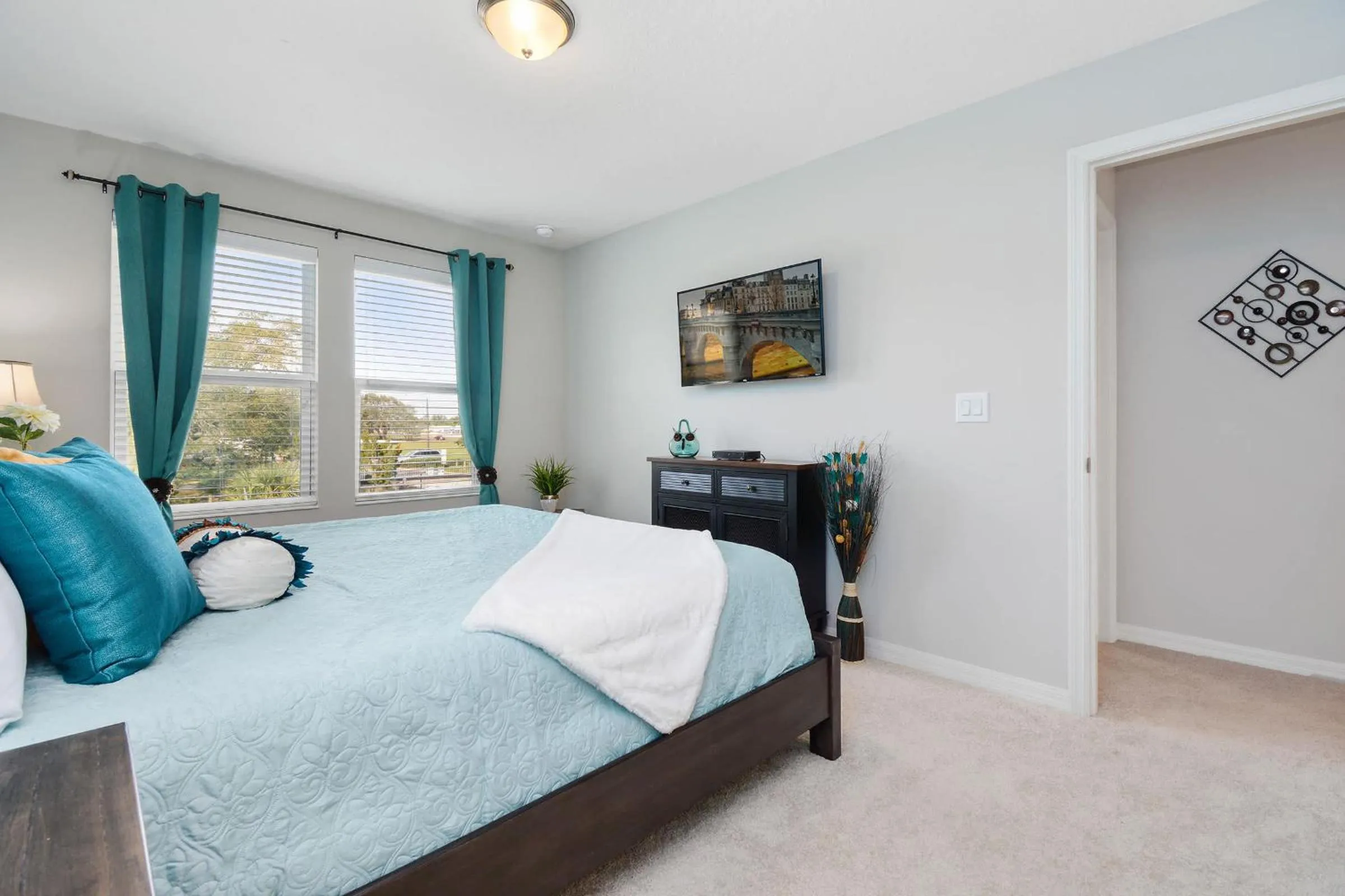 Bed in Four Bedrooms TownHome 5161