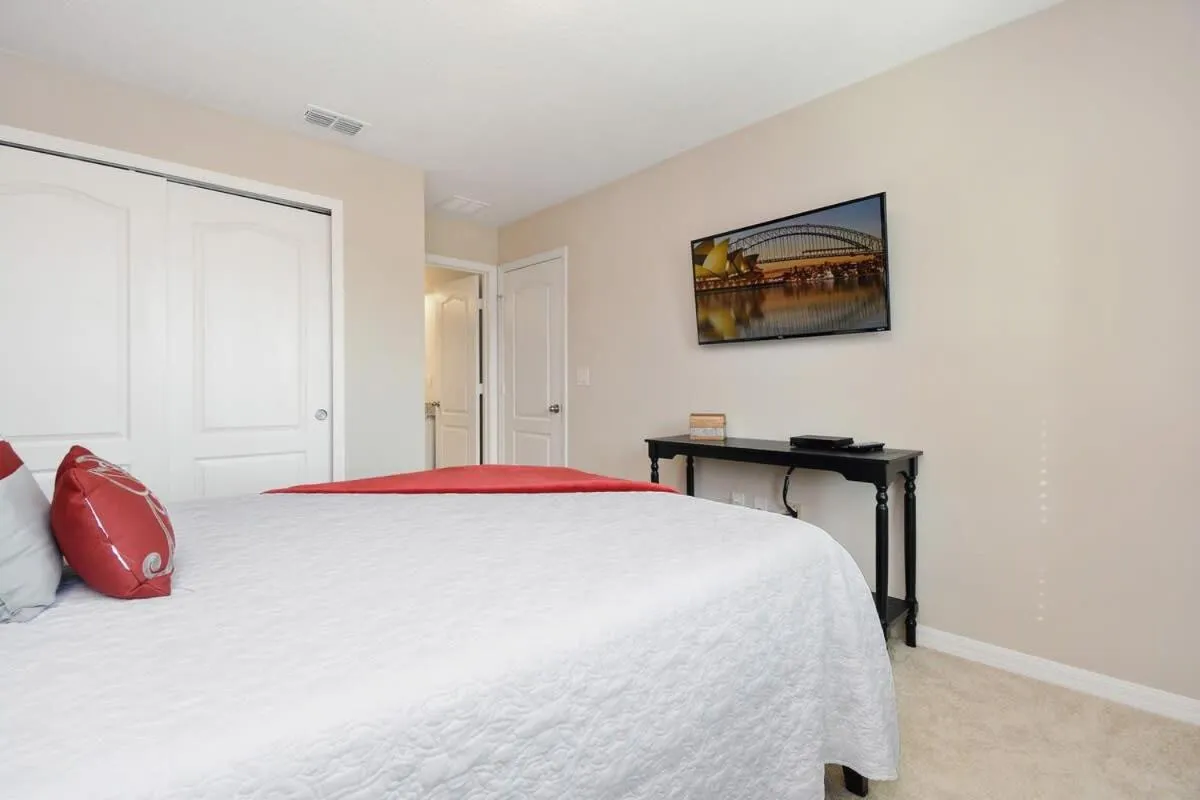 Bed in Four Bedrooms TownHome 5161