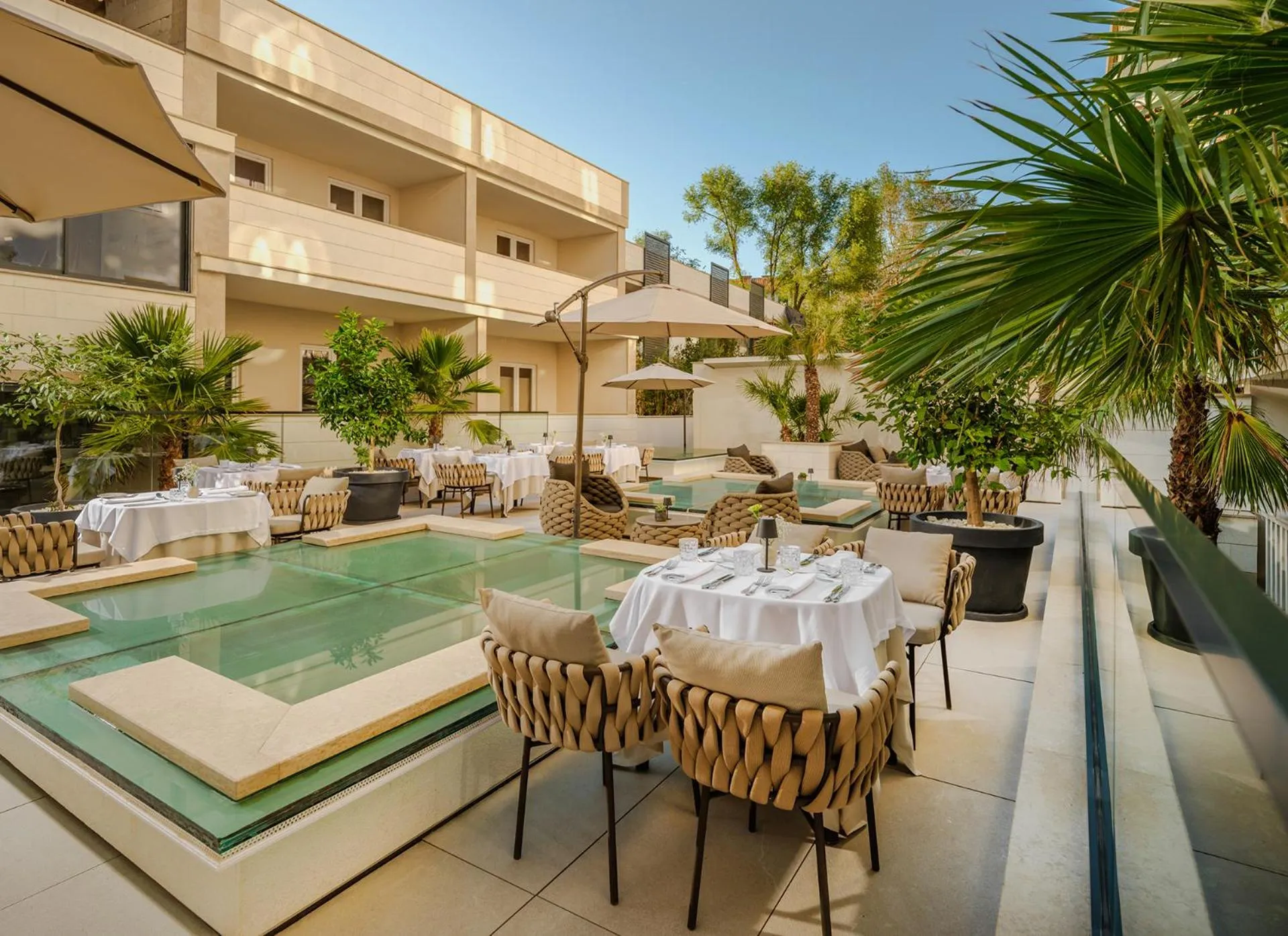 Restaurant/places to eat in Palazzo President