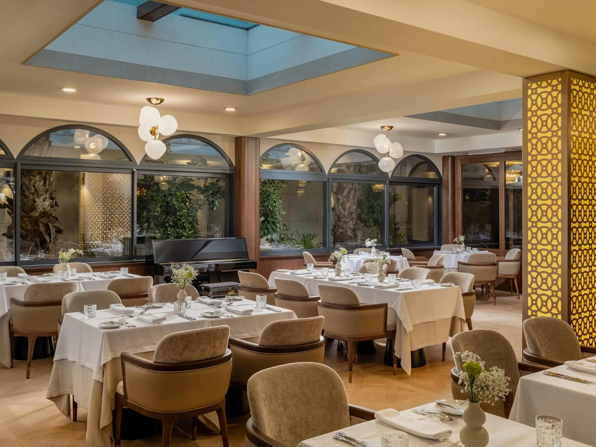 Restaurant/places to eat in Palazzo President