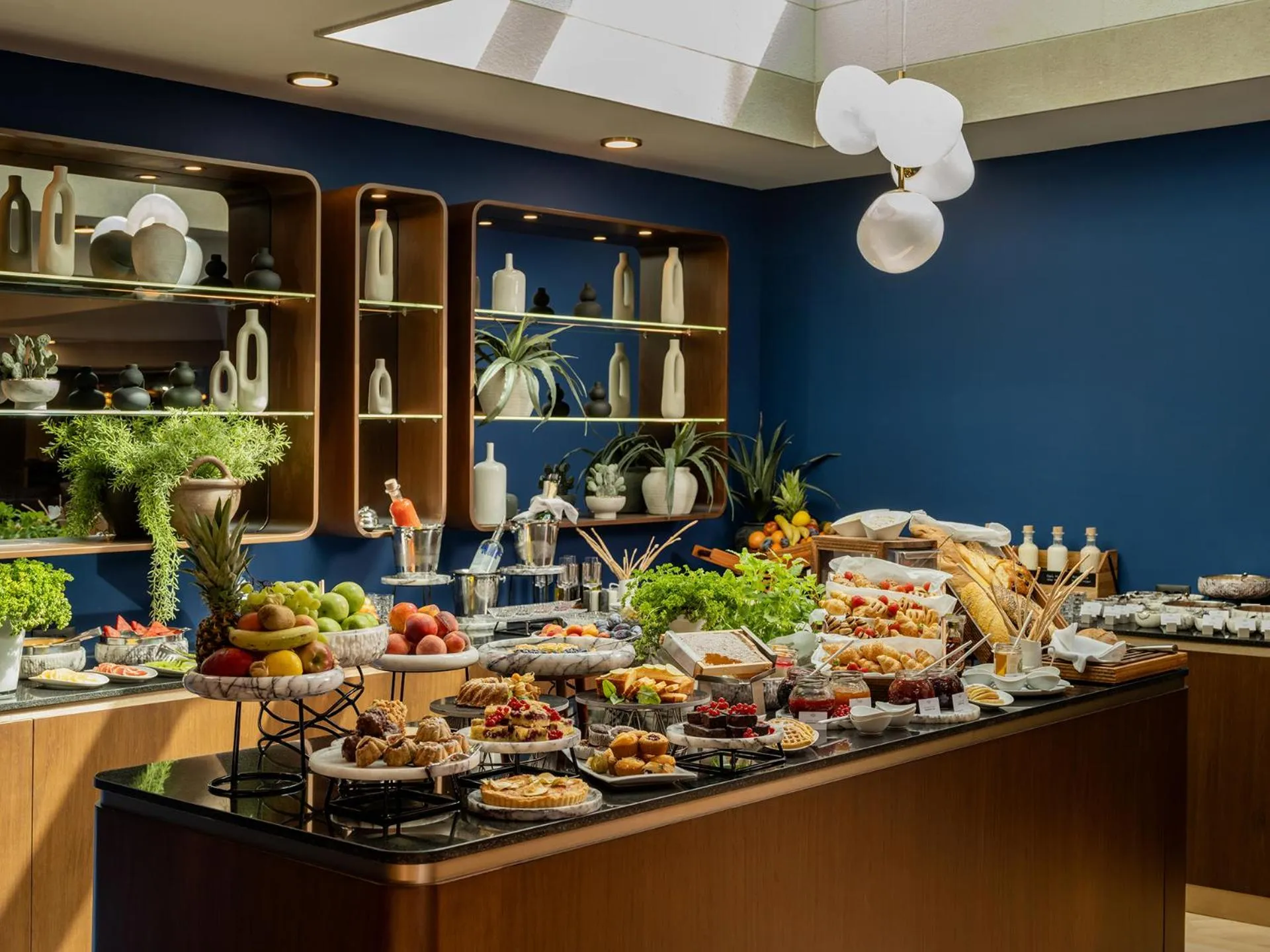 Restaurant/places to eat in Palazzo President