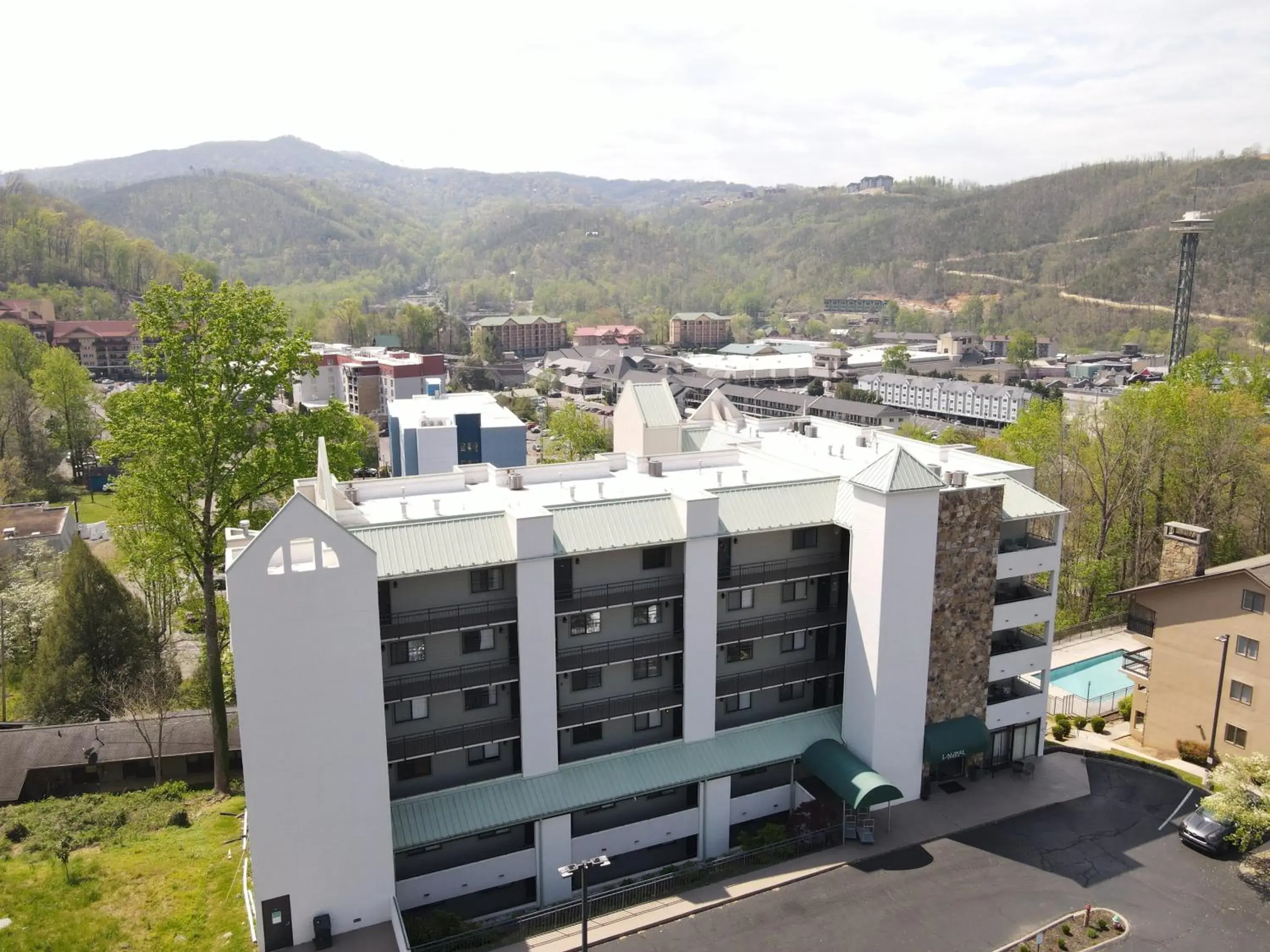 Property building in Laurel Inn Property building in Laurel Inn