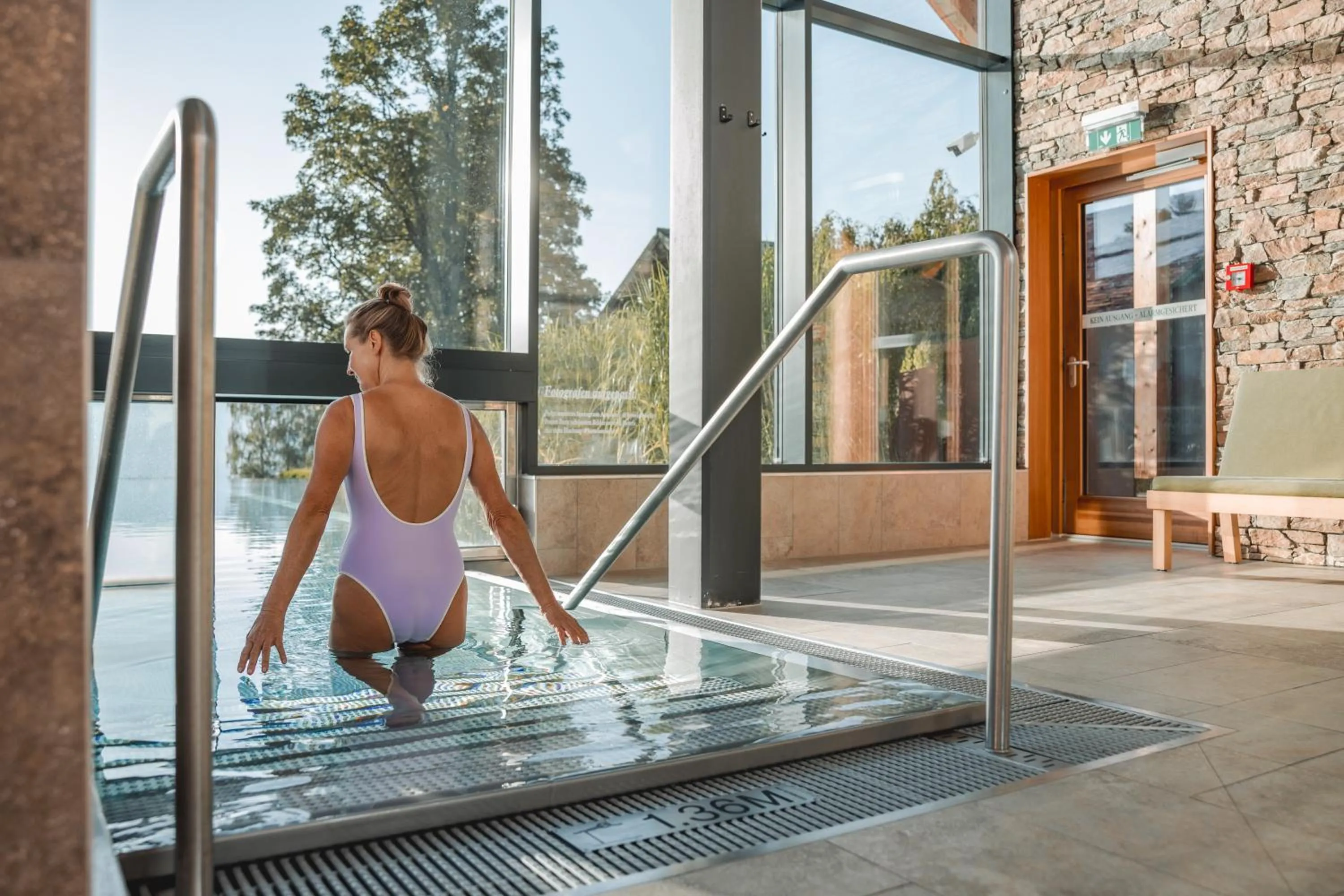 Swimming pool in Hotel Annelies