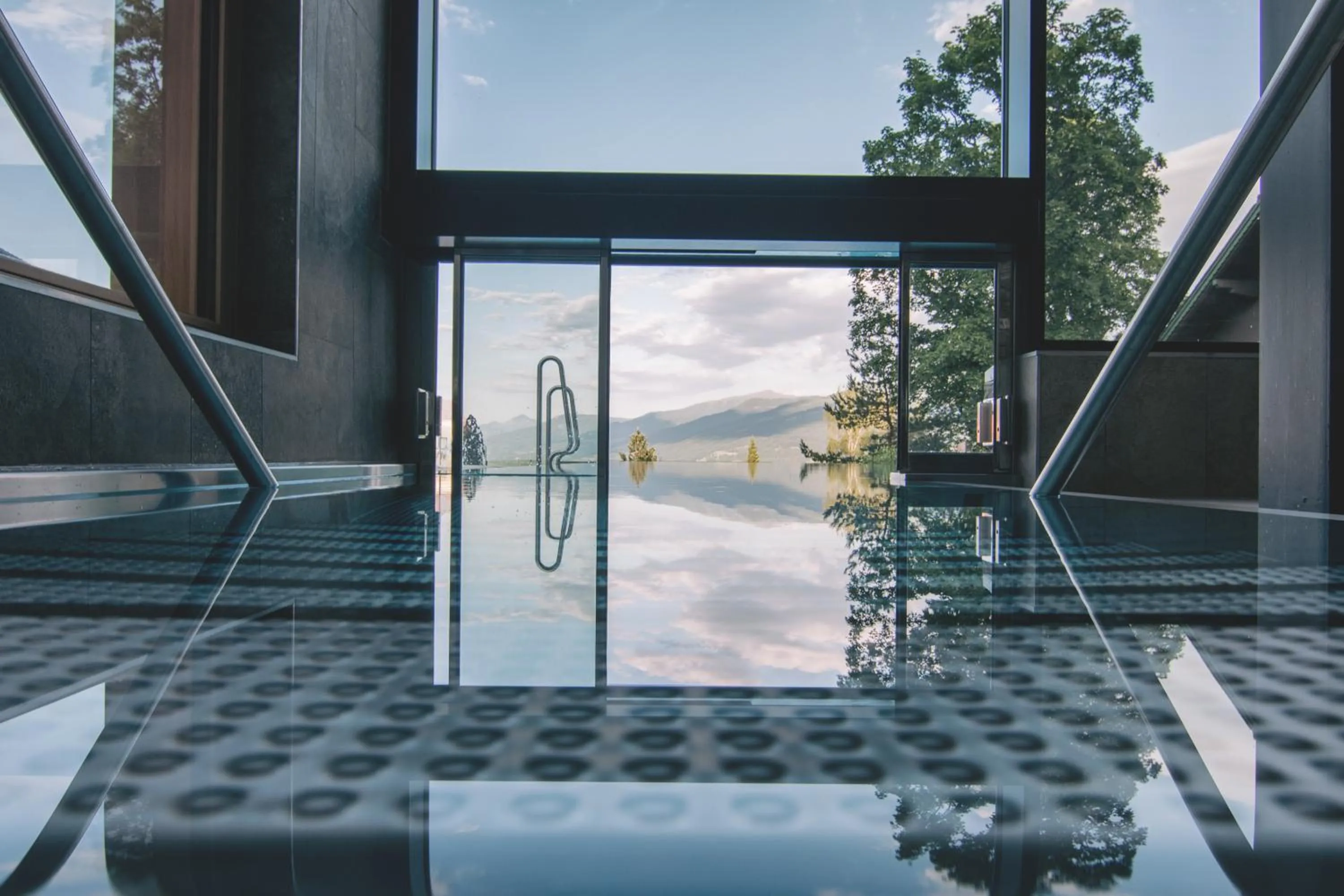 Swimming pool in Hotel Annelies