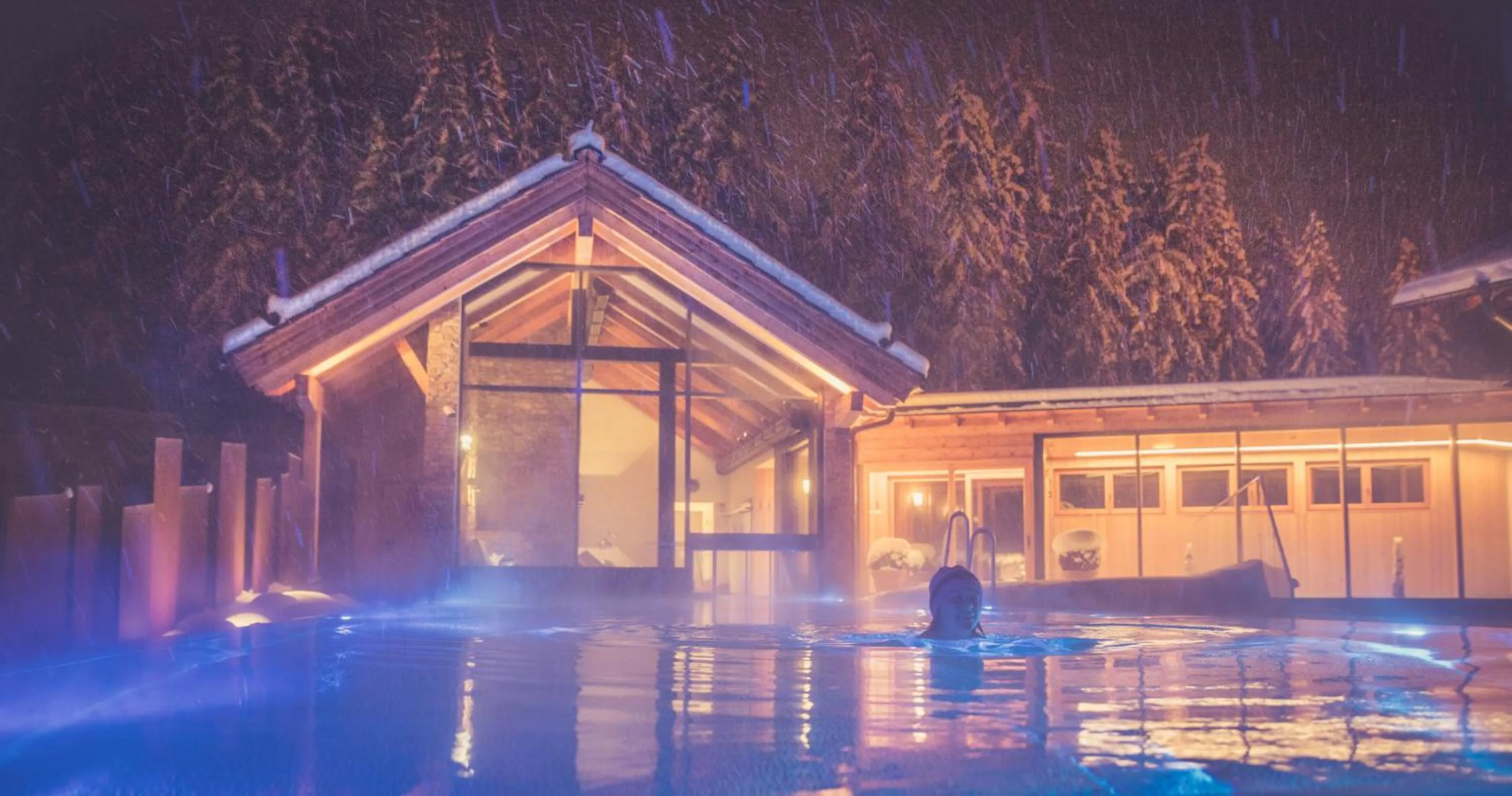 Swimming pool in Hotel Annelies