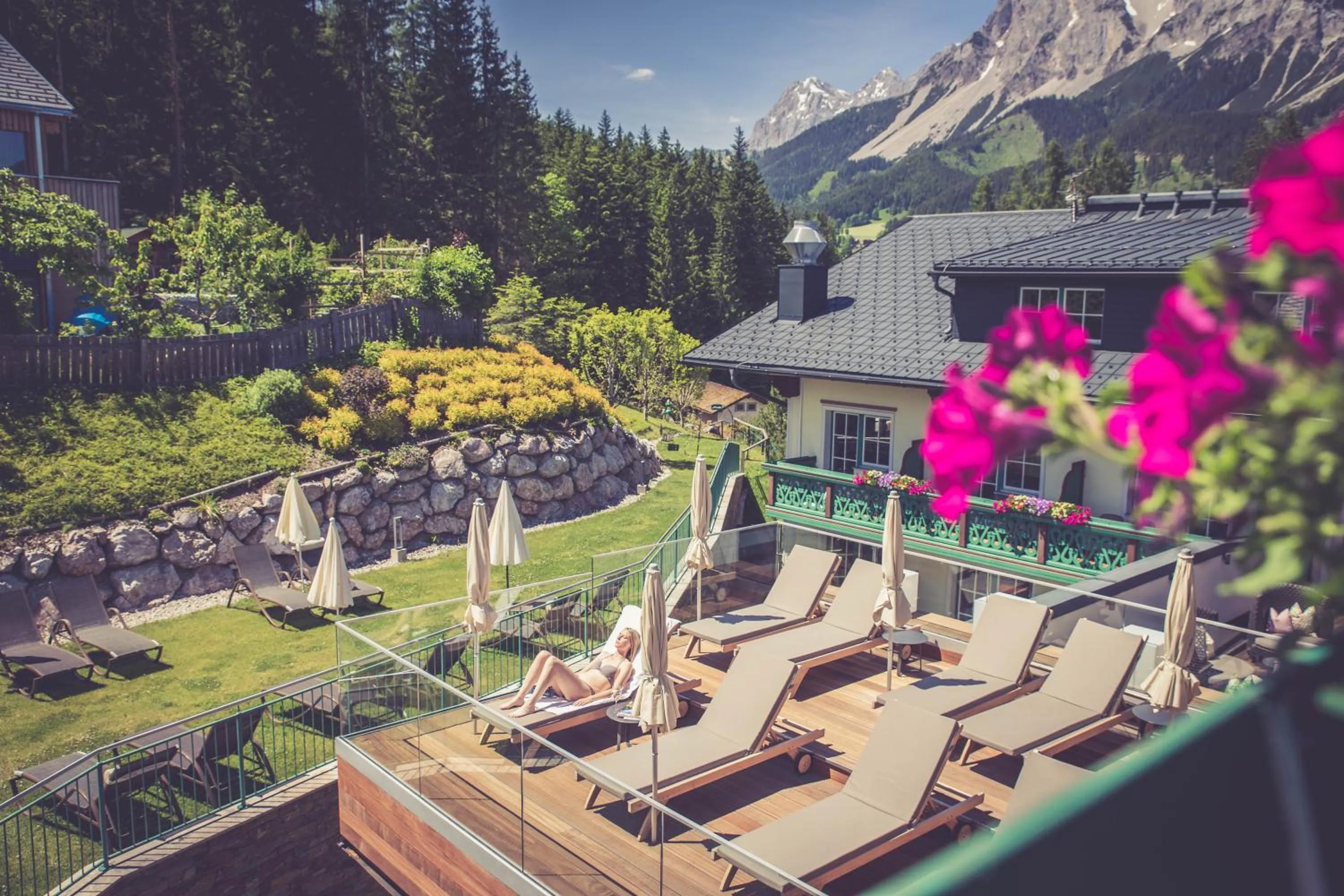 Swimming pool in Hotel Annelies